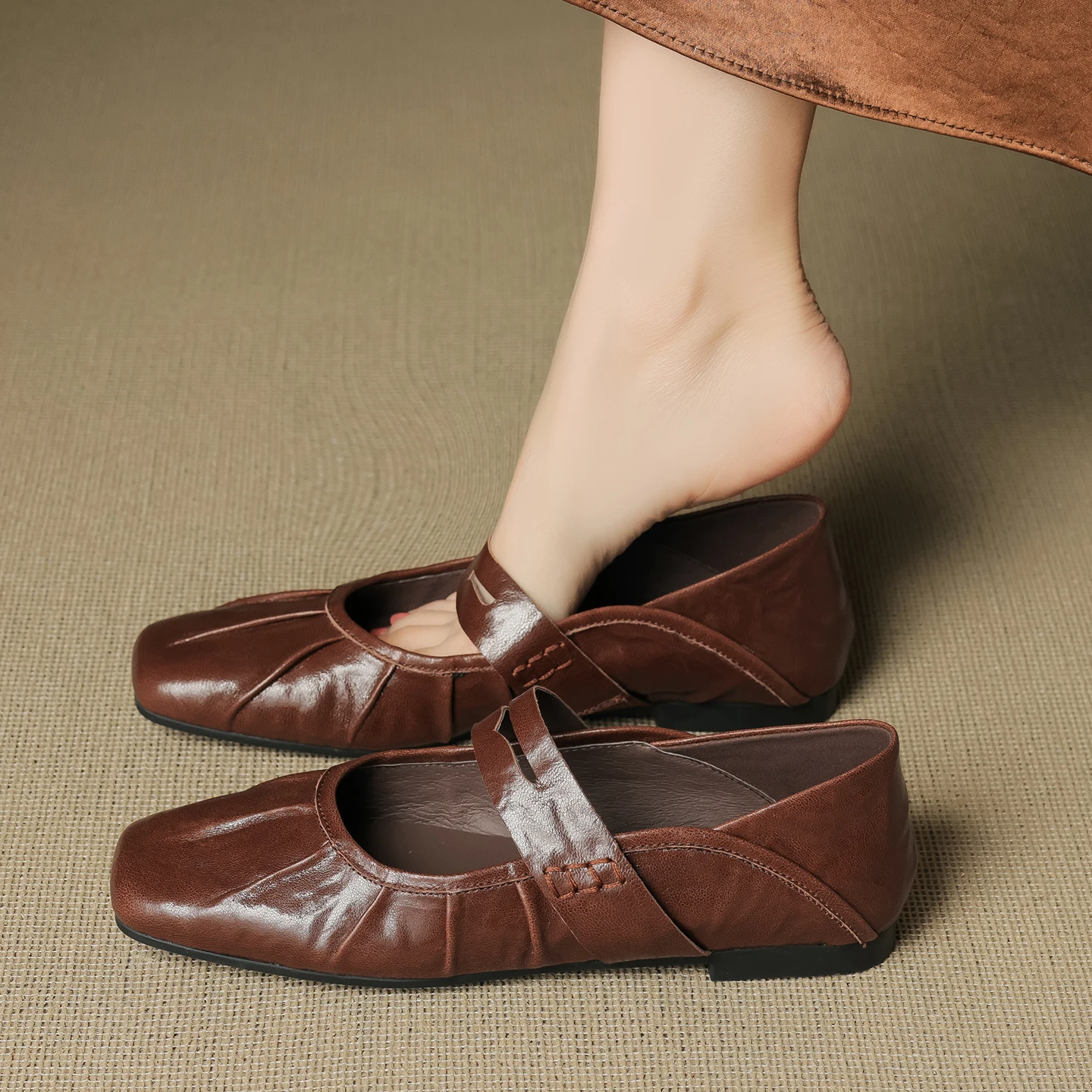 Genuine Leather French Gentle Style Pleated Square Toe Flats Soft Sole Shallow Cut Mary Jane Single Strap Shoes for Women
Genuine Leather French Gentle Style Pleated Square Toe Flats Soft Sole Shallow Cut Mary Jane Single Strap Shoes for Women