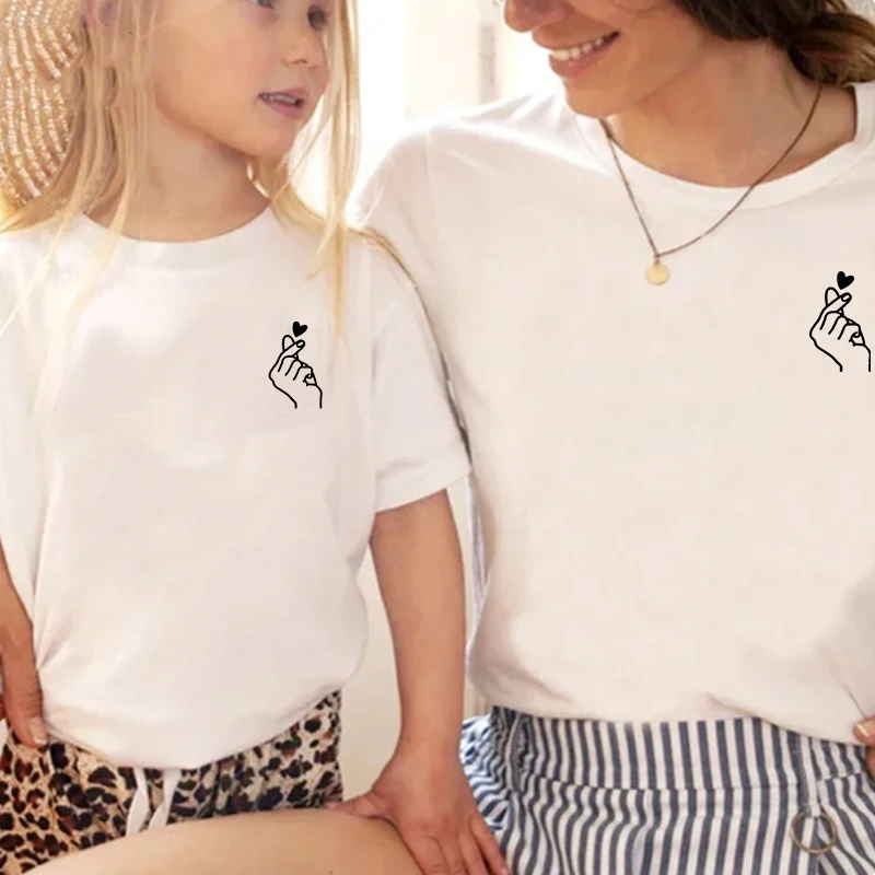Korean Sports Family Matching T-Shirt Loose Outfits for Family Tees Baby Family Fashion Pullovers Aesthetic Women Father Tops
Korean Sports Family Matching T-Shirt Loose Outfits for Family Tees Baby Family Fashion Pullovers Aesthetic Women Father Tops
