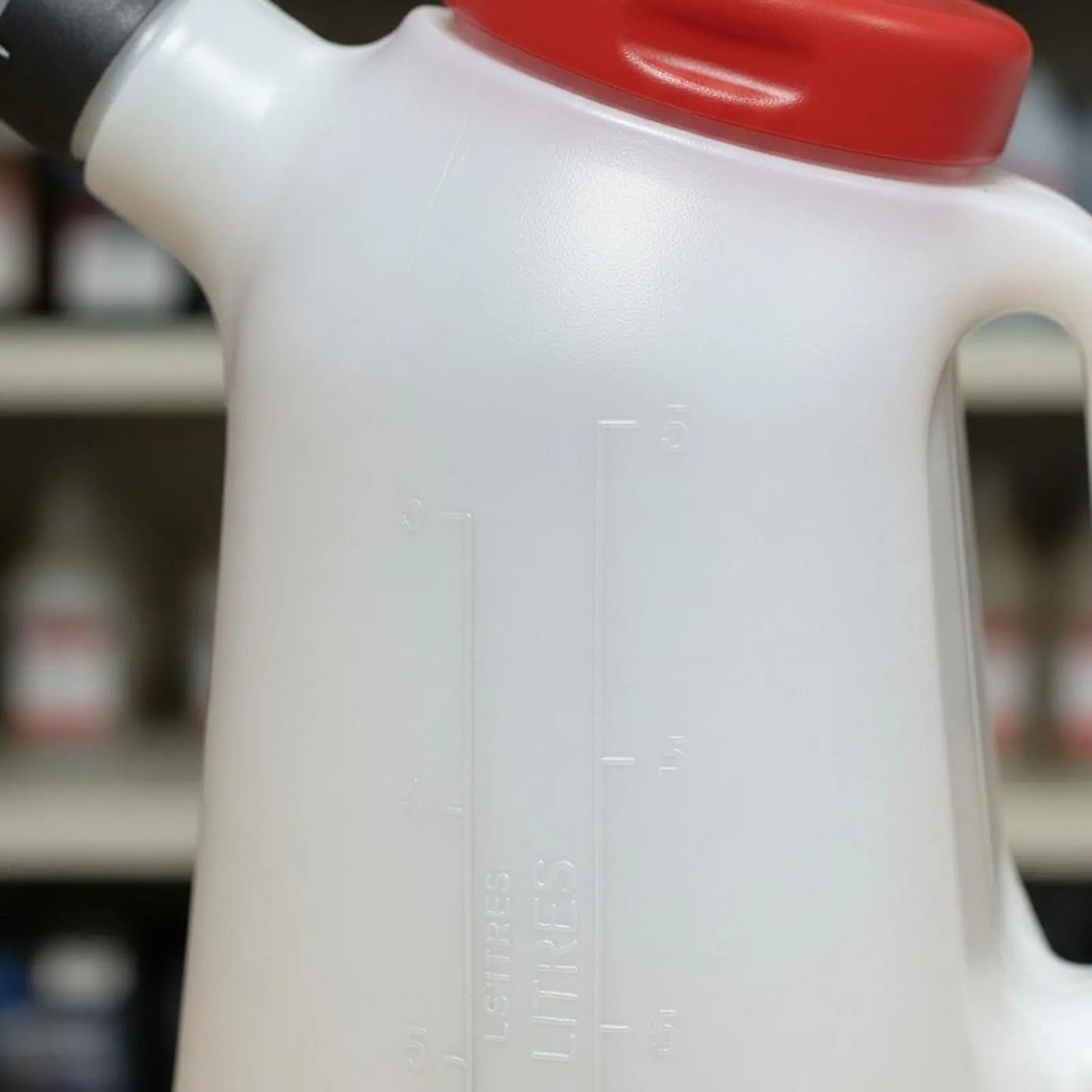 Plastic Oil Jug with Flexible Spout Leak-Resistant Graduated Plastic Oil Jug Flexible Spout Oiler Leakproof Closure for DIYers
Plastic Oil Jug with Flexible Spout Leak-Resistant Graduated Plastic Oil Jug Flexible Spout Oiler Leakproof Closure for DIYers