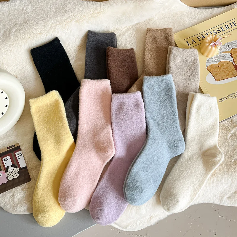 Woman Winter Plush Velvet Socks Solid Warm Thick Sweet Student Middle Tube Sock
Woman Winter Plush Velvet Socks Solid Warm Thick Sweet Student Middle Tube Sock