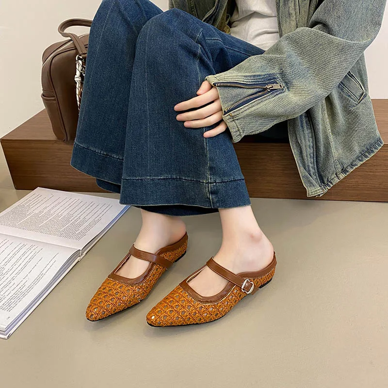 2025 Summer Weaving Hollow Headcut Outerwear Half Slippers For Women's Fashion Versatile Pointed Cool Slippers Large Size
2025 Summer Weaving Hollow Headcut Outerwear Half Slippers For Women's Fashion Versatile Pointed Cool Slippers Large Size