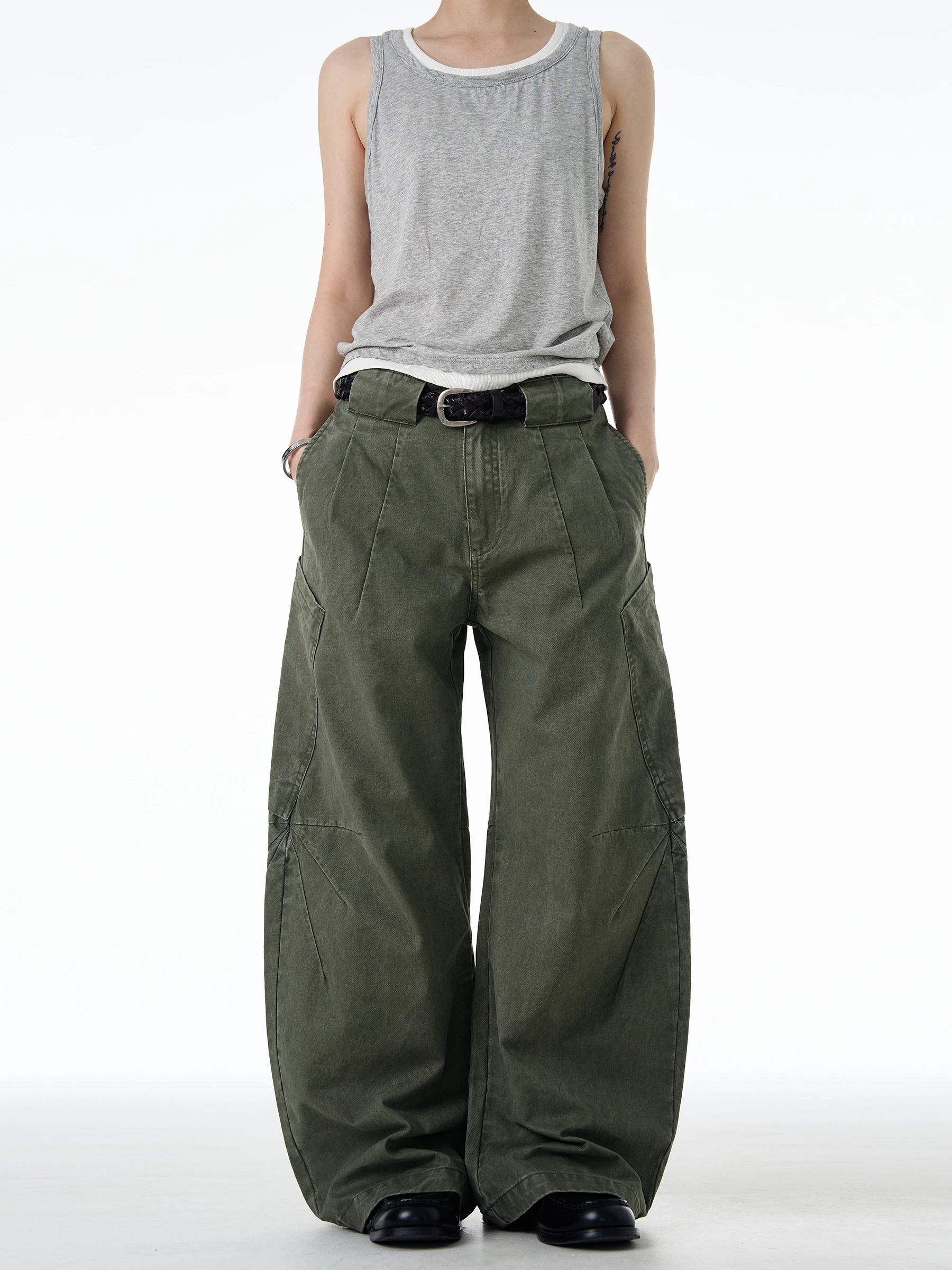 MADWITCH Американский ретро-деконструйный дизайн, рабочие брюки с изогнутым ножем, свободные повседневные брюки в стиле апей для мужчин и женщин
MADWITCH Американский ретро-деконструйный дизайн, рабочие брюки с изогнутым ножем, свободные повседневные брюки в стиле апей для мужчин и женщин