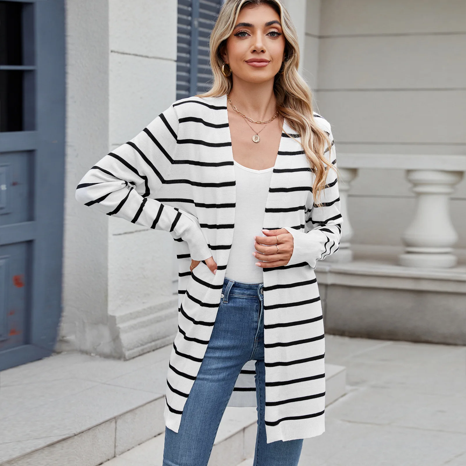 2025 New Women's Cardigan Long Sleeve Knitted Striped Long Sweater Coat Fashion Casual Women's Winter Clothing
2025 New Women's Cardigan Long Sleeve Knitted Striped Long Sweater Coat Fashion Casual Women's Winter Clothing