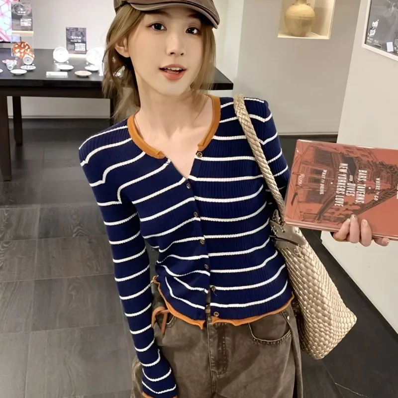 Women Clothing Spring Autumn Fashion Button Striped Color Blocking Ladies Knitting All-match Young Style Appear Thin Long Sleeve
Women Clothing Spring Autumn Fashion Button Striped Color Blocking Ladies Knitting All-match Young Style Appear Thin Long Sleeve