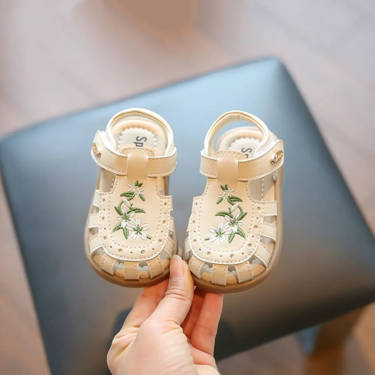 Baby Girls Floral Print Leather Sandals 2026 New Summer Toddler Closed-toe Sandals Non-slip Trendy First Walker Princess Party
Baby Girls Floral Print Leather Sandals 2026 New Summer Toddler Closed-toe Sandals Non-slip Trendy First Walker Princess Party