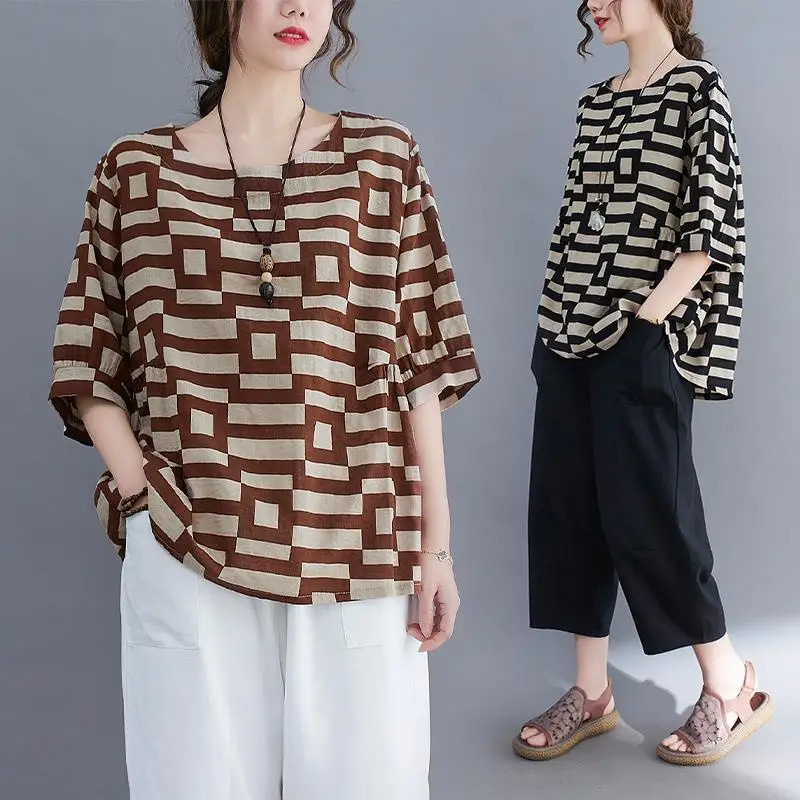 Женская повседневная футболка больших размеров из хлопка и льна с коротким рукавом, летняя новинка, свободный крой, скрывающий живот, с эффектом похудения, в художественном стиле
Женская повседневная футболка больших размеров из хлопка и льна с коротким рукавом, летняя новинка, свободный крой, скрывающий живот, с эффектом похудения, в художественном стиле