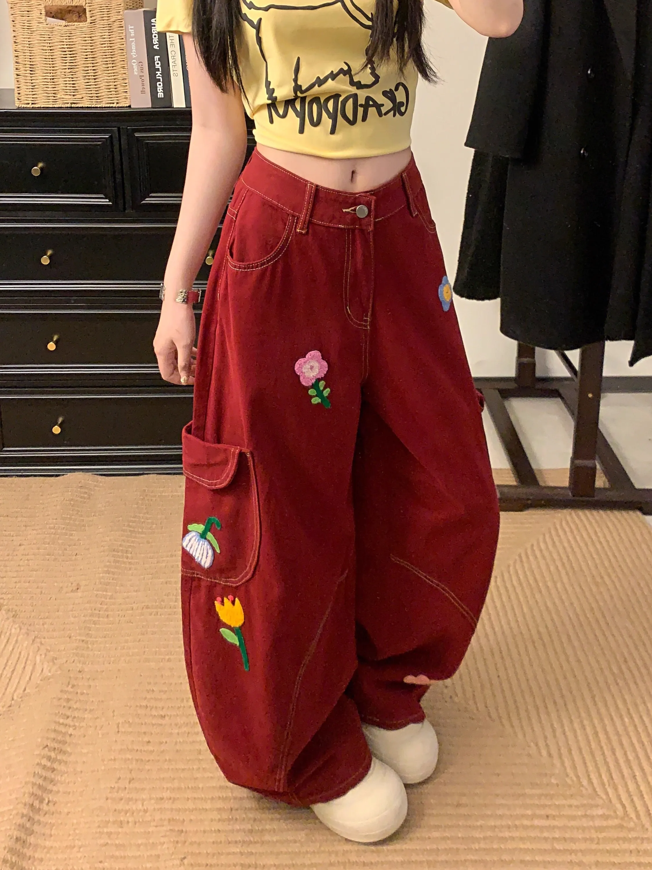 Retro American Embroidered Workwear Multi-Pocket Wide Leg Jeans Women Loose Slim Casual Versatile Loose Fit Casual Jeans
Retro American Embroidered Workwear Multi-Pocket Wide Leg Jeans Women Loose Slim Casual Versatile Loose Fit Casual Jeans