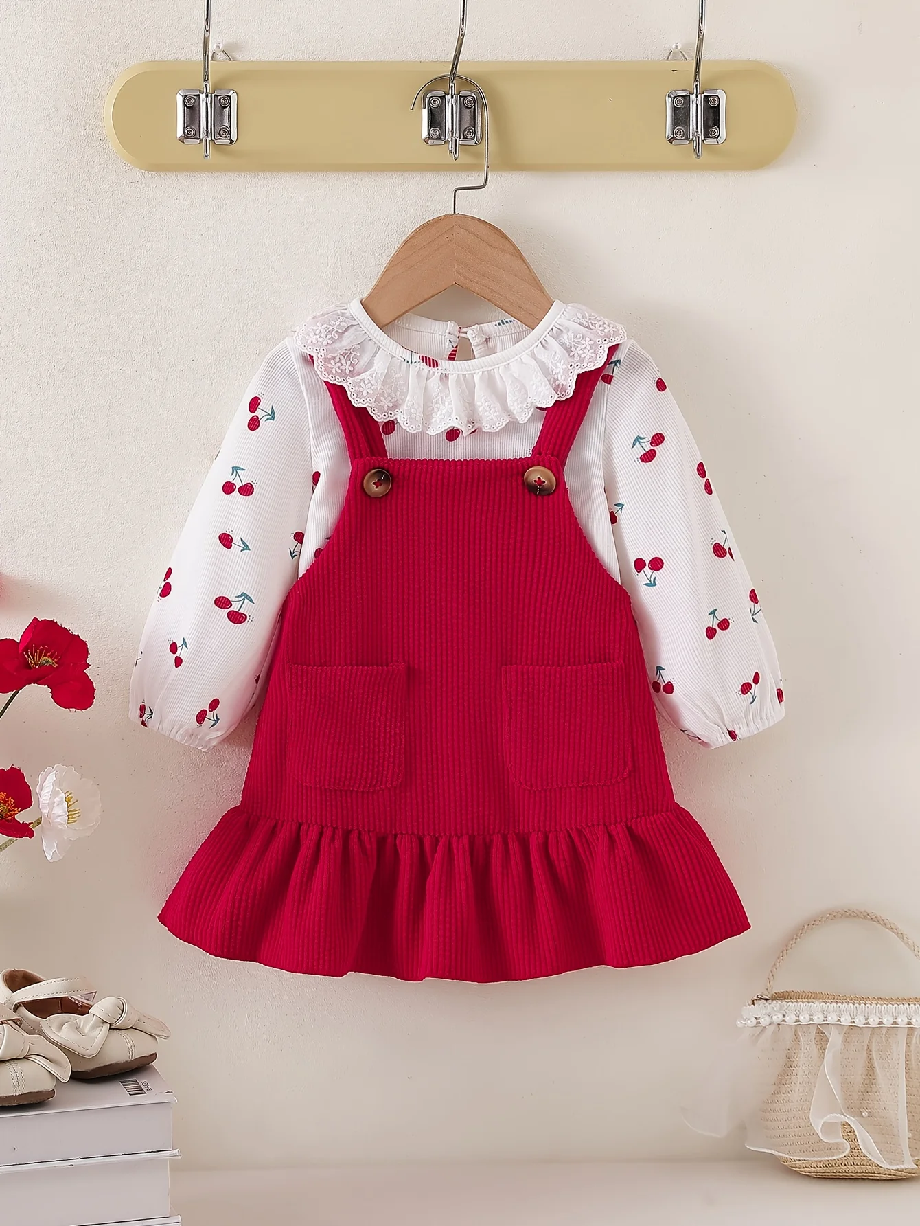 Baby Girl Spring Outfit: Sweet Cute Cherry Print Long-Sleeve + Solid Suspender Skirt – Outdoor, School & Back-to-School.
Baby Girl Spring Outfit: Sweet Cute Cherry Print Long-Sleeve + Solid Suspender Skirt – Outdoor, School & Back-to-School.