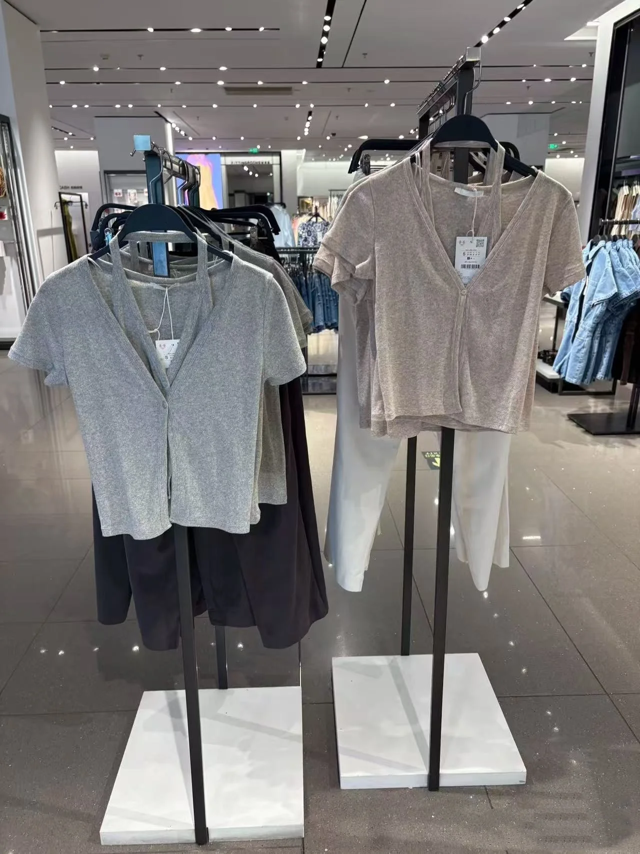 Summer 2025 New Arrival Women's Faion Double Layer V-Ne ort Sve T-irt Cute Japanese Sle Cotton Sweat-ng
Summer 2025 New Arrival Women's Faion Double Layer V-Ne ort Sve T-irt Cute Japanese Sle Cotton Sweat-ng