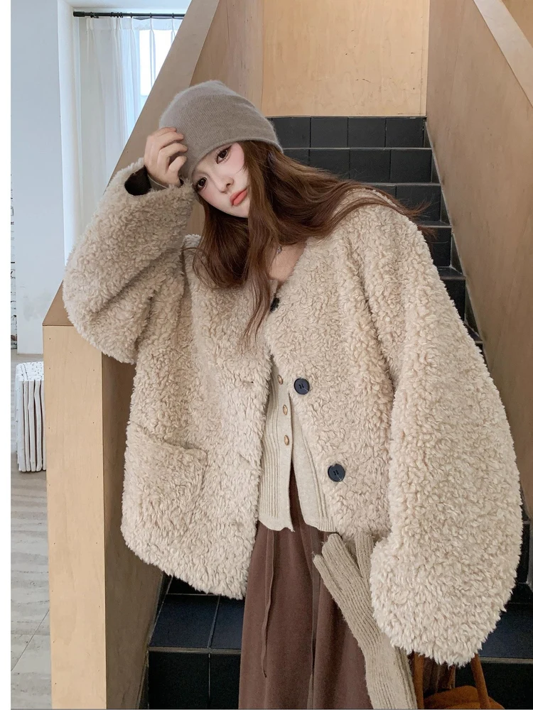 Ретро-кардиган из овечьего бархата для женщин: осенне-зимняя свободная теплая пушистая верхняя одежда, удобное приталенное пальто
Ретро-кардиган из овечьего бархата для женщин: осенне-зимняя свободная теплая пушистая верхняя одежда, удобное приталенное пальто