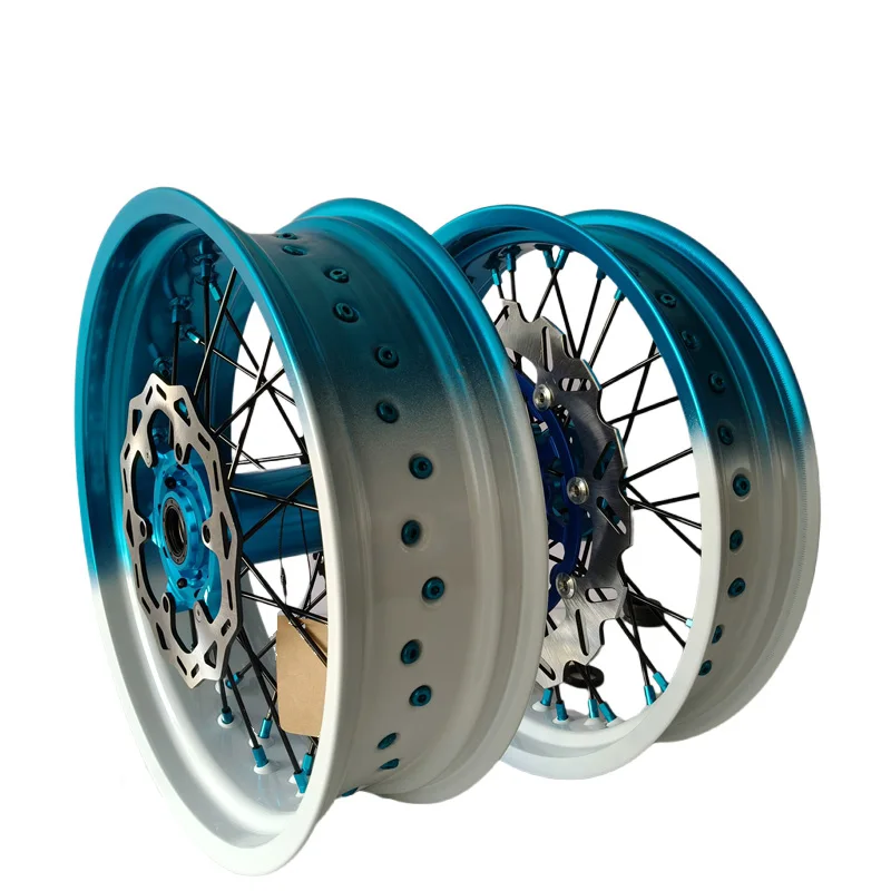 Spraying EXC/SXF Custom Color Super Moto Wheels 17 Light Blue And White
Spraying EXC/SXF Custom Color Super Moto Wheels 17 Light Blue And White