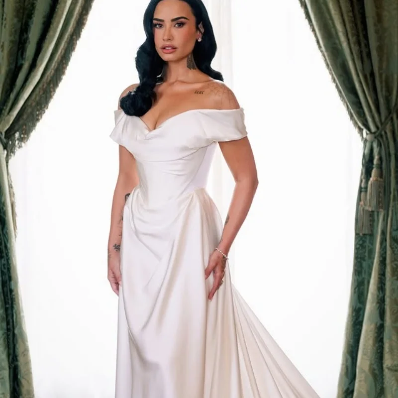 customized luxury ivory white Ball Gown Wedding Dresses For Women Tull satin pearl Wedding Gown Vestidos De Novia
customized luxury ivory white Ball Gown Wedding Dresses For Women Tull satin pearl Wedding Gown Vestidos De Novia