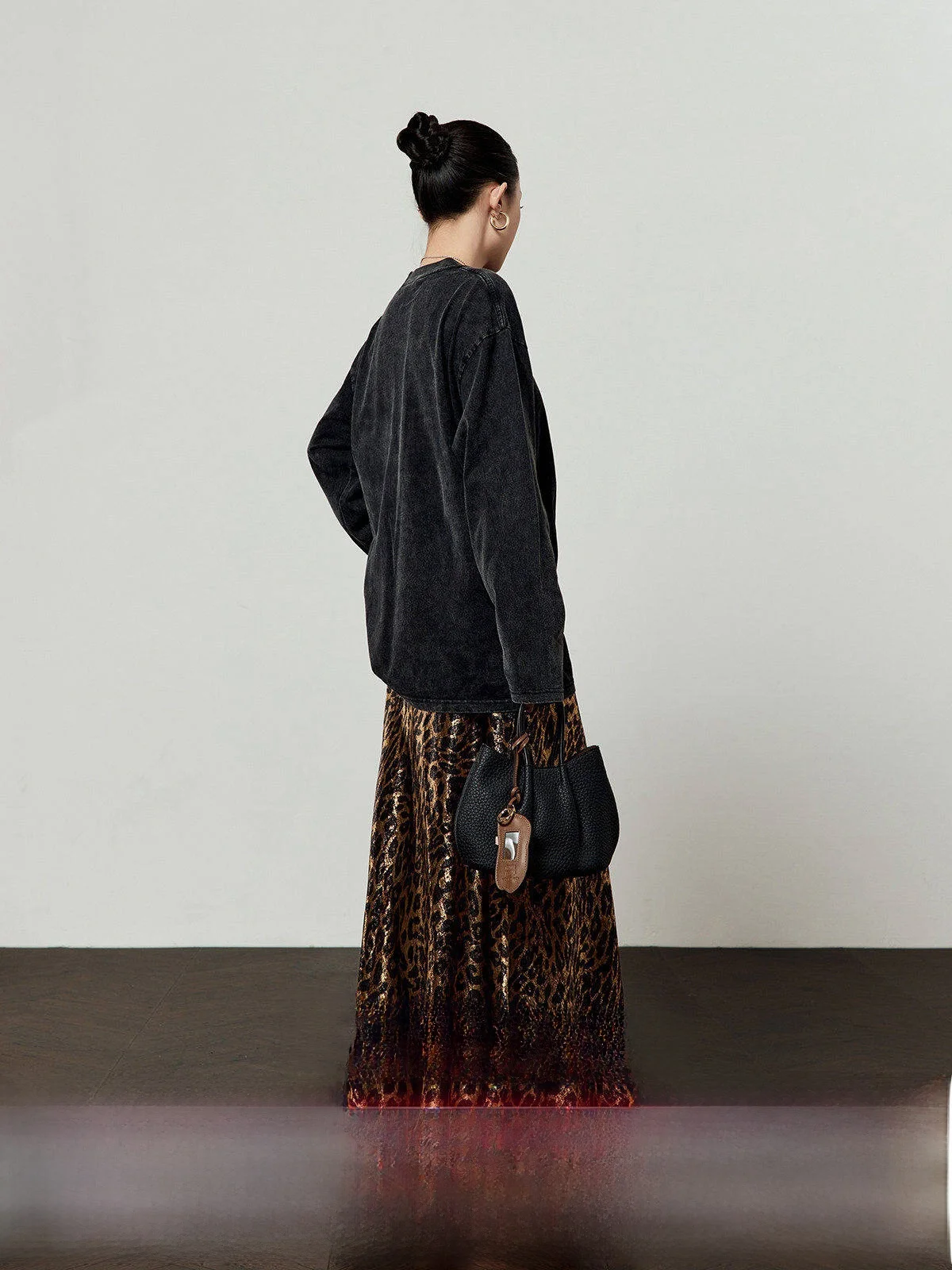 Bla Leopard Print Heart Claw Vintage Sle Long Sve T-irt Women's Loose Fit Cotton Casual Tee Fall Collection
Bla Leopard Print Heart Claw Vintage Sle Long Sve T-irt Women's Loose Fit Cotton Casual Tee Fall Collection