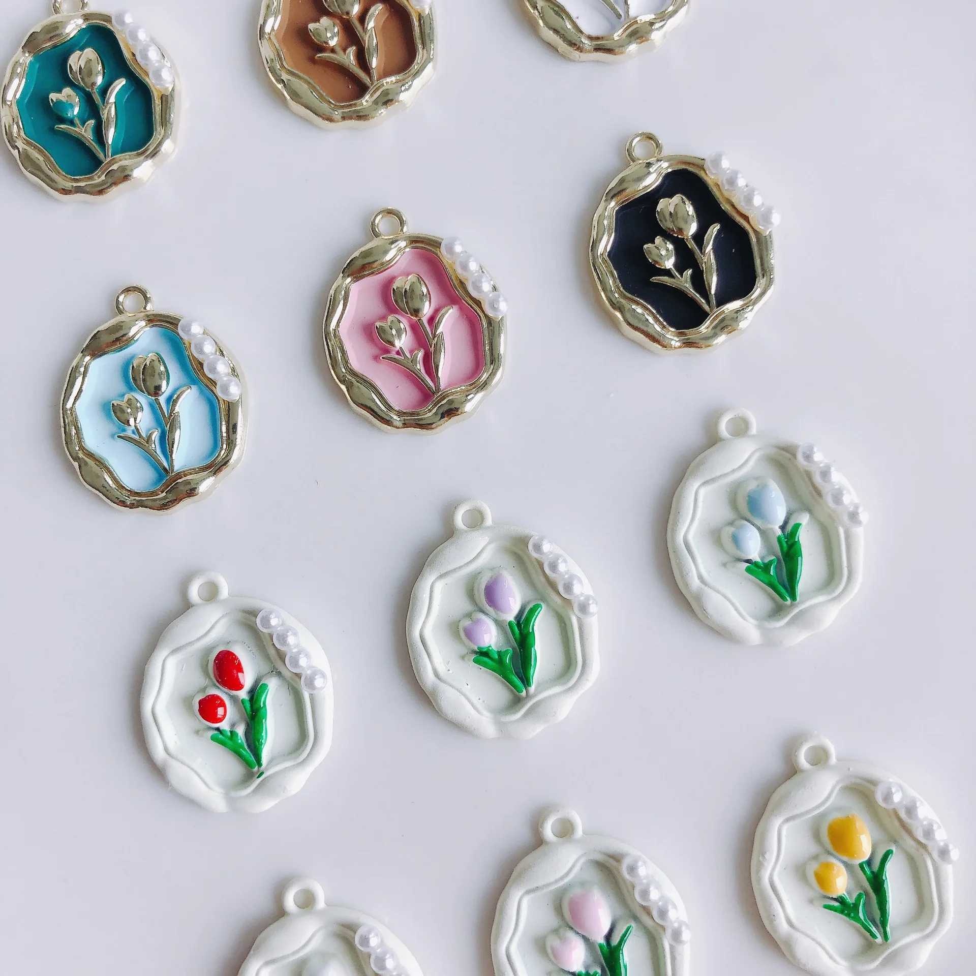 Trendy New 20pcs 19*24mm Oil Drop Colorful Tulip Flowers Decorated Enamel Metal Oval Round Earring Necklace Pendant Charms
Trendy New 20pcs 19*24mm Oil Drop Colorful Tulip Flowers Decorated Enamel Metal Oval Round Earring Necklace Pendant Charms