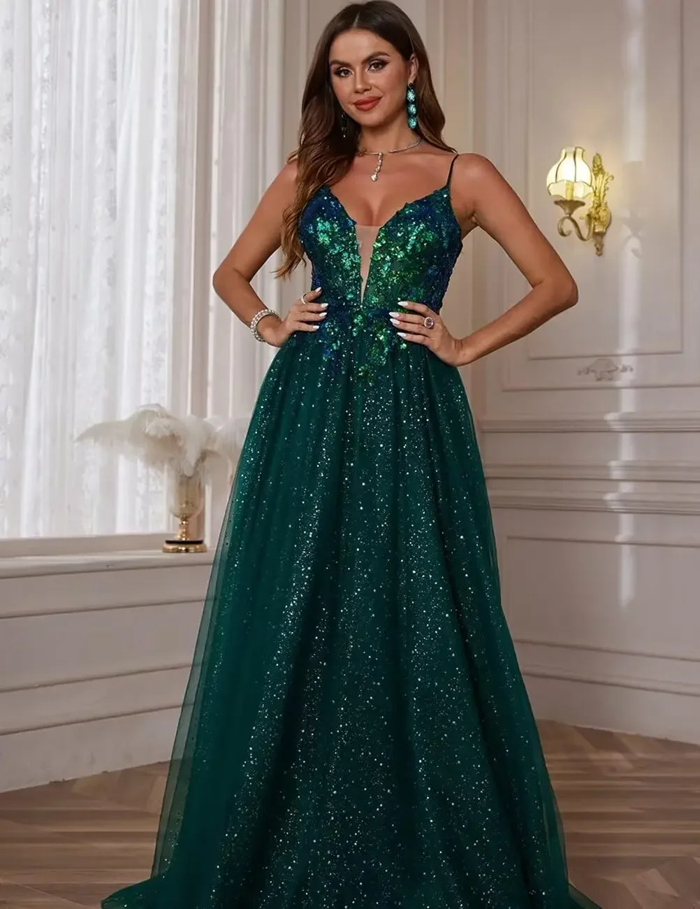 Ball Gowns Long A-Line Evening Dress Sparkly Tulle Prom Dresses for Women Spaghetti Straps Deep V Neck Lace Appliques
Ball Gowns Long A-Line Evening Dress Sparkly Tulle Prom Dresses for Women Spaghetti Straps Deep V Neck Lace Appliques