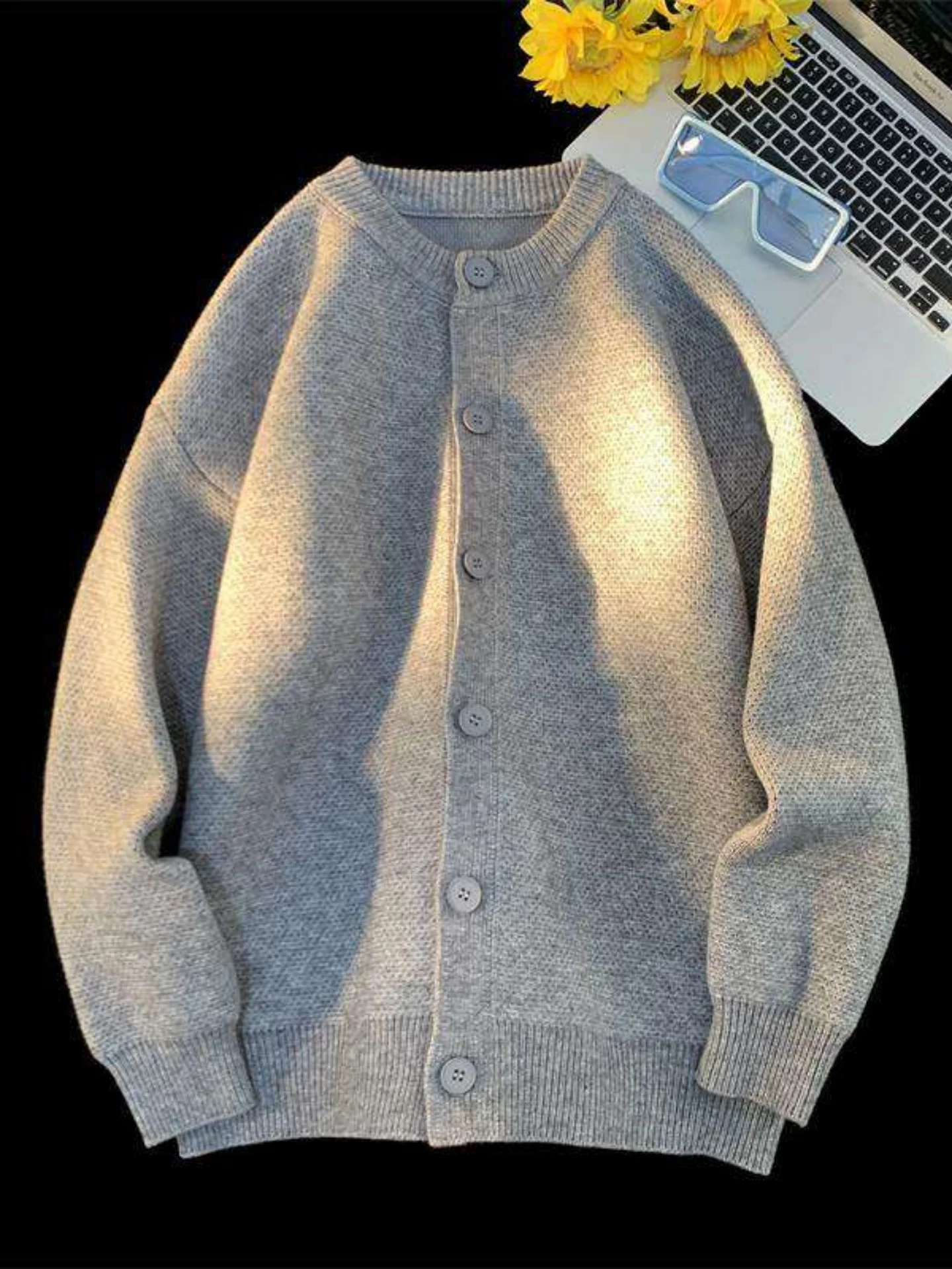 Loose Men's Knitted Jaet Cardigan Vintage Sle Autumn Winter Soft Comfortable Long Sve Button up Casual Faion Top
Loose Men's Knitted Jaet Cardigan Vintage Sle Autumn Winter Soft Comfortable Long Sve Button up Casual Faion Top