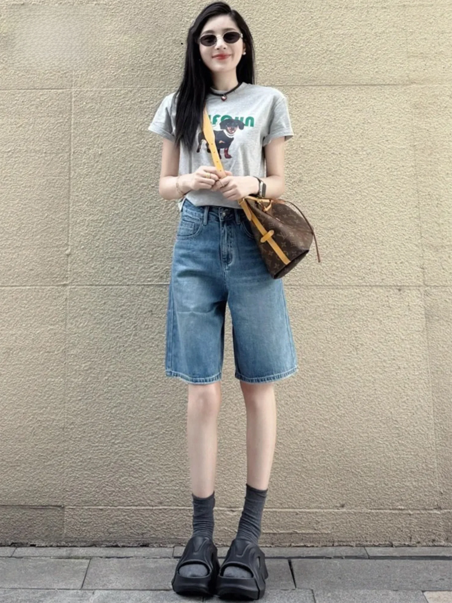Retro Blue American High Waist Straight Leg Denim Shorts Women's Summer Slimming Loose Fit Jeans Casual High Waist Jeans
Retro Blue American High Waist Straight Leg Denim Shorts Women's Summer Slimming Loose Fit Jeans Casual High Waist Jeans