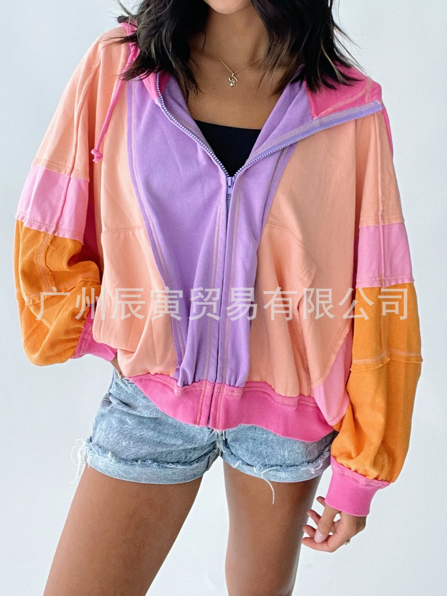 Женская куртка оверсайз с капюшоном, цветными вставками, хлопковая толстовка, повседневная куртка, уличная модная верхняя одежда оверсайз
Женская куртка оверсайз с капюшоном, цветными вставками, хлопковая толстовка, повседневная куртка, уличная модная верхняя одежда оверсайз