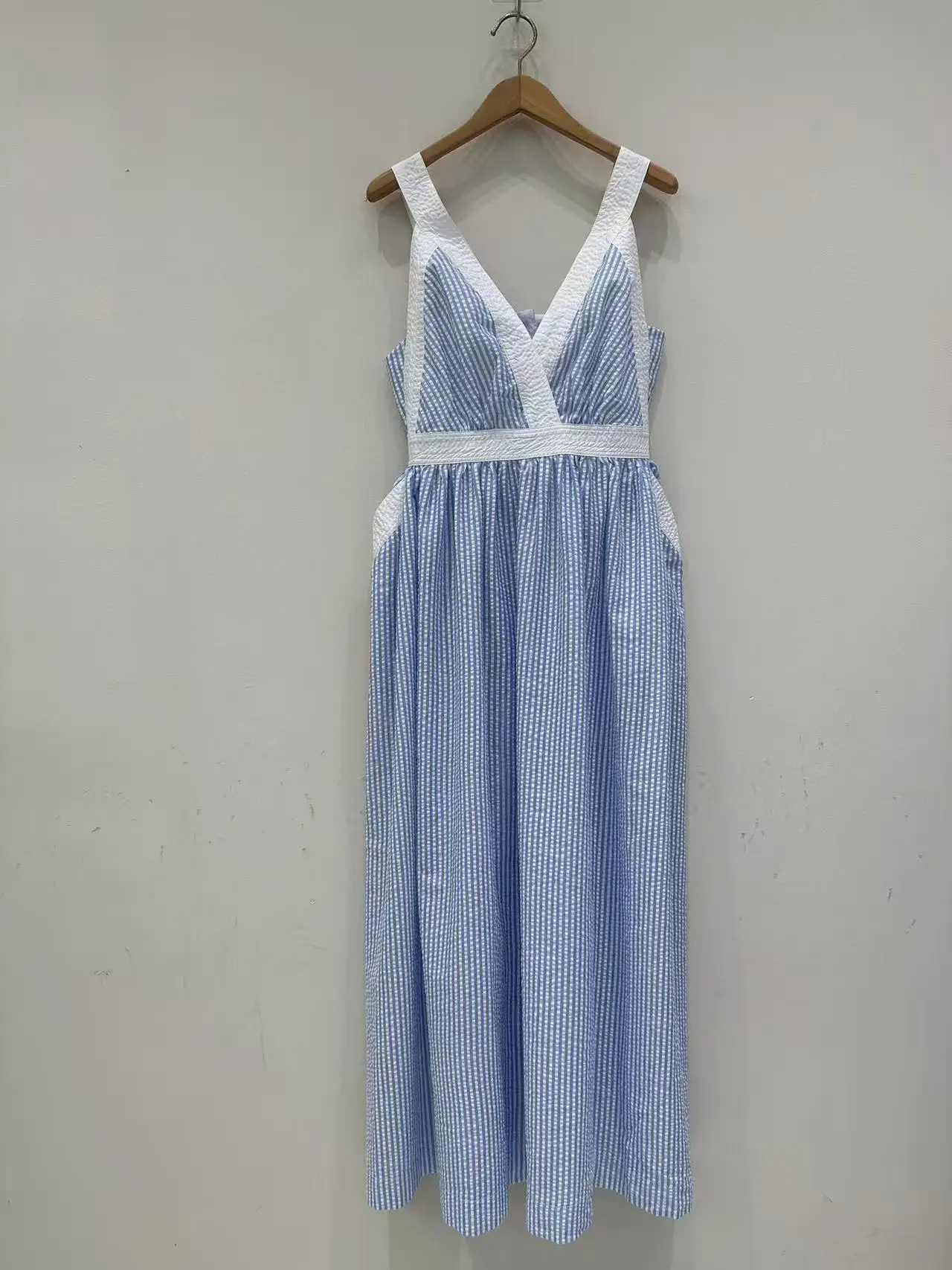 women Navy Striped Dress V-Neck Sleeveless Waist Slim Long Robe 2026 Spring Summer New Backless Party Outfit
women Navy Striped Dress V-Neck Sleeveless Waist Slim Long Robe 2026 Spring Summer New Backless Party Outfit