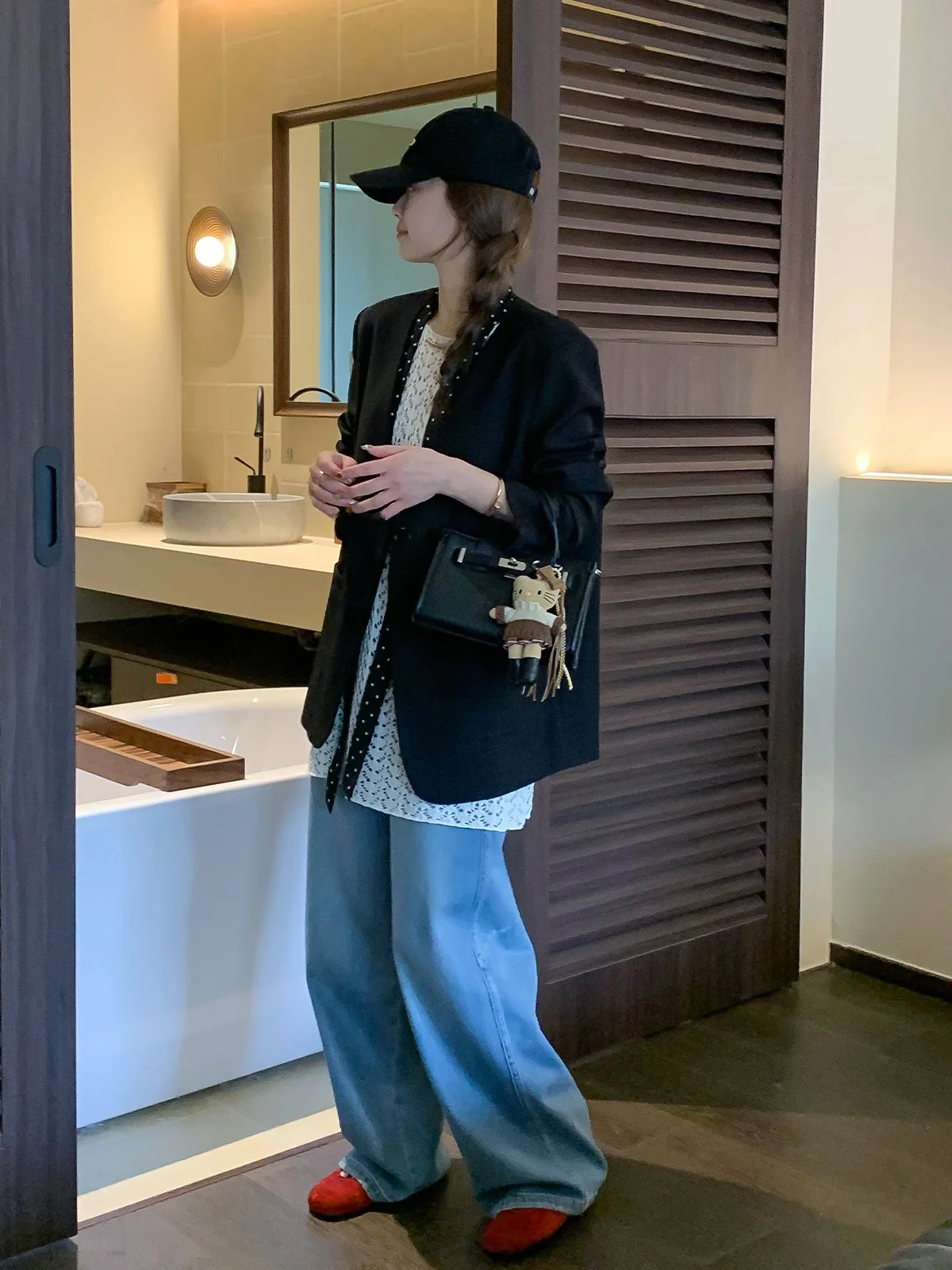 Black V-neck Suit Jacket Women's Commute Style Loose Fit Long Sleeve Button Closure Fashionable Fisherman's Love Devil Fish
Black V-neck Suit Jacket Women's Commute Style Loose Fit Long Sleeve Button Closure Fashionable Fisherman's Love Devil Fish
