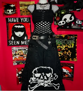 Skull personality pattern print niche y2k subculture button design wide-leg jeans women's American street skateboard cargo pants
Skull personality pattern print niche y2k subculture button design wide-leg jeans women's American street skateboard cargo pants