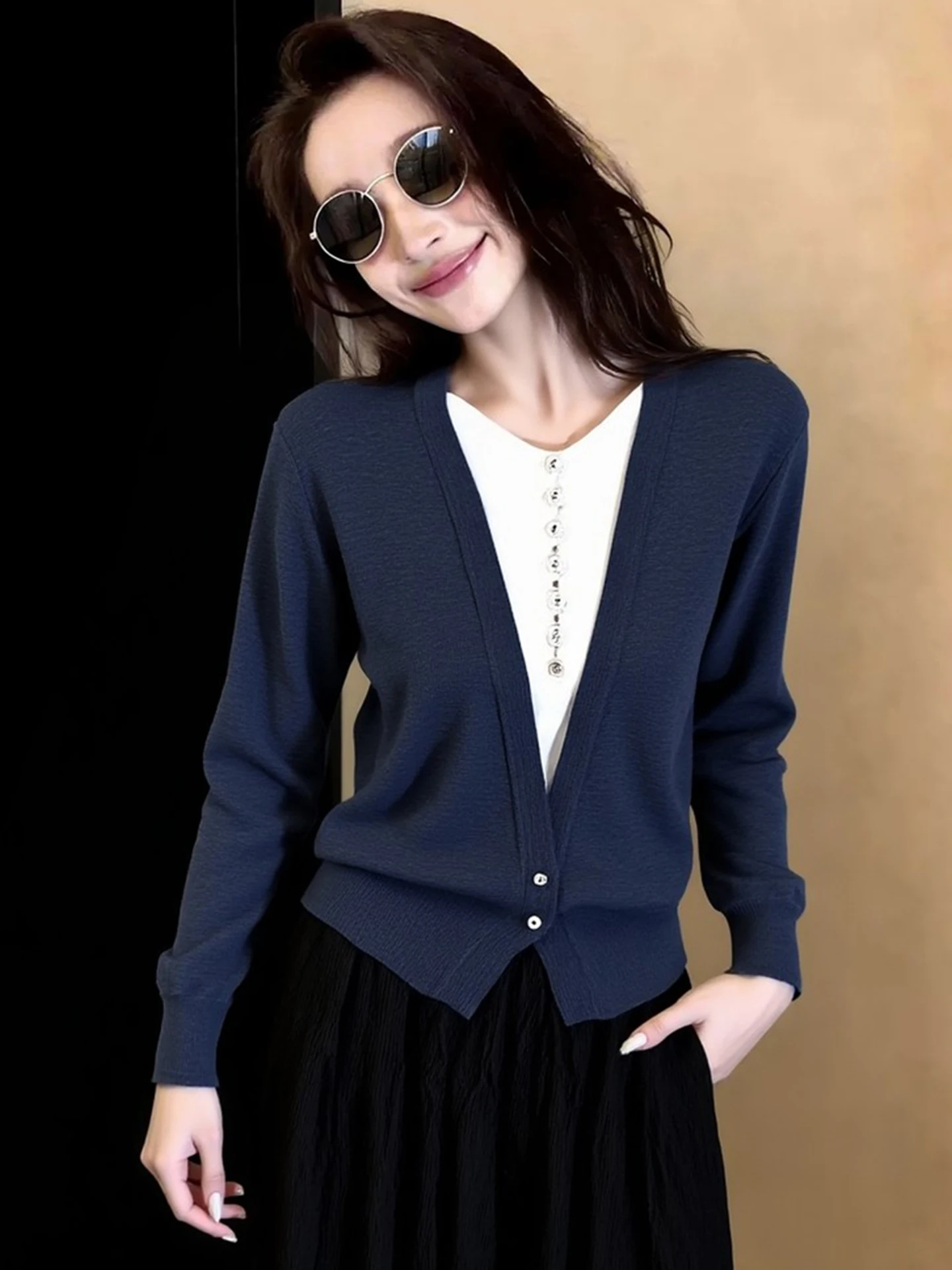Elegant Knitted Long Sleeve Spring Top Fashionable Commute Appropriate Soft Loose Fit Knitwear Versatile Stylish Fake Two-Piece
Elegant Knitted Long Sleeve Spring Top Fashionable Commute Appropriate Soft Loose Fit Knitwear Versatile Stylish Fake Two-Piece