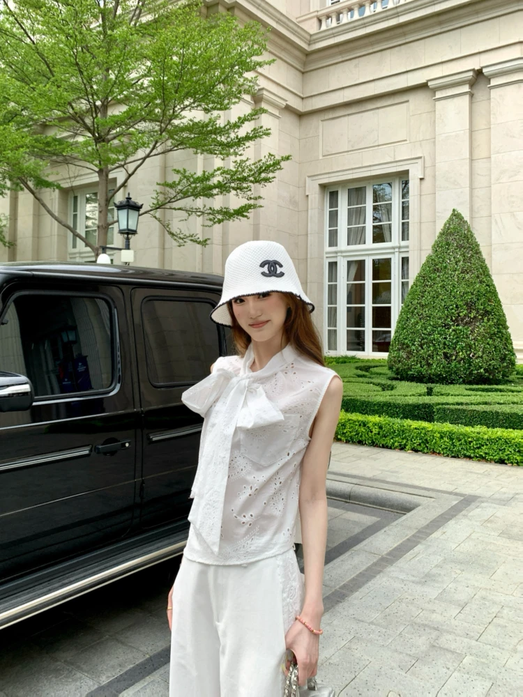 Ele White Flower Embroidery Svel irt Vest Women's Faion Korean Sle Hollow out Tie Waist Top Summer Thin Cotton
Ele White Flower Embroidery Svel irt Vest Women's Faion Korean Sle Hollow out Tie Waist Top Summer Thin Cotton