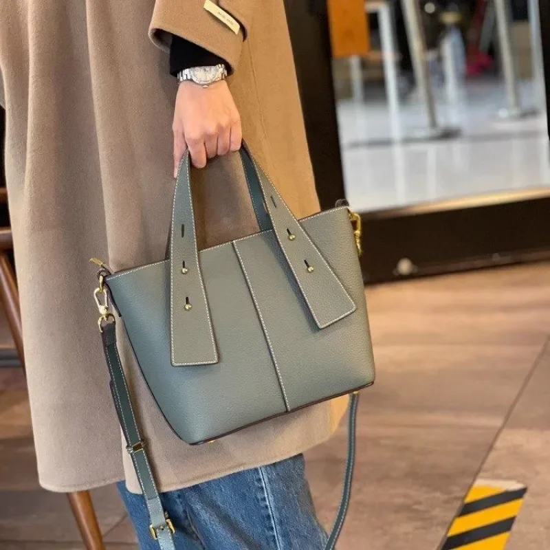 High Quality Women Bag New Trend Senior Sense One Shoulder Crossbody Bag Big Capacity Package Commuter Portable Mother Handbags
High Quality Women Bag New Trend Senior Sense One Shoulder Crossbody Bag Big Capacity Package Commuter Portable Mother Handbags