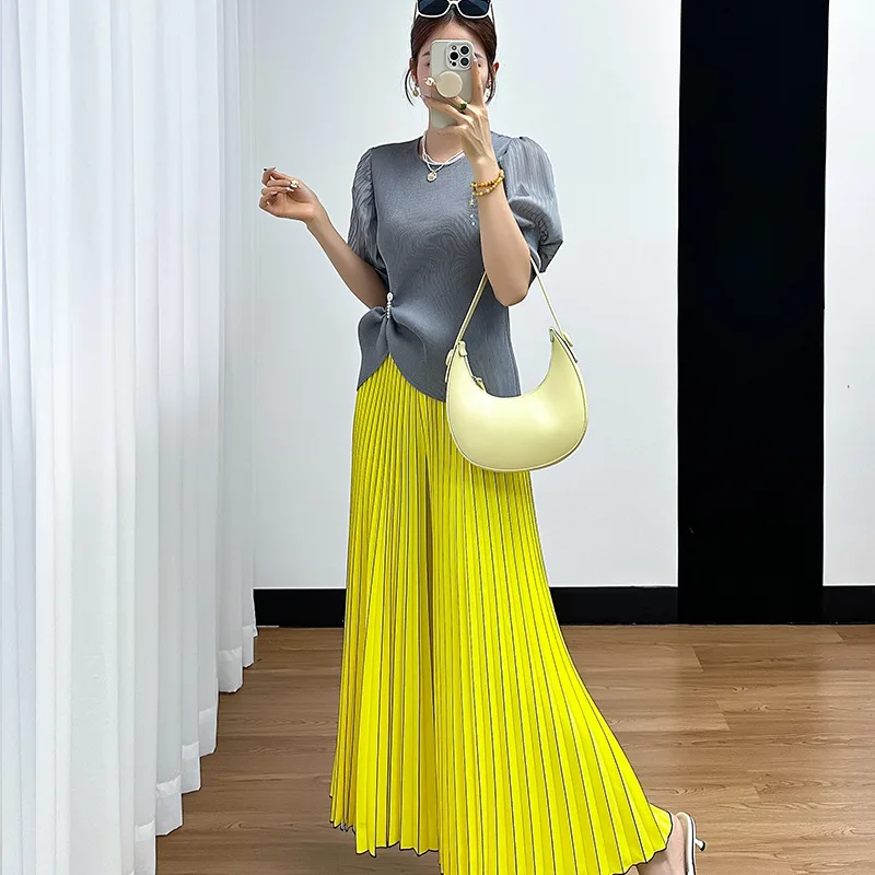 Slim Pleated Lantern Sleeve Top High-waisted Straight Pants Two-piece Miyake 2025 Summer New Fashion Casual Women's Suit ALSEY
Slim Pleated Lantern Sleeve Top High-waisted Straight Pants Two-piece Miyake 2025 Summer New Fashion Casual Women's Suit ALSEY