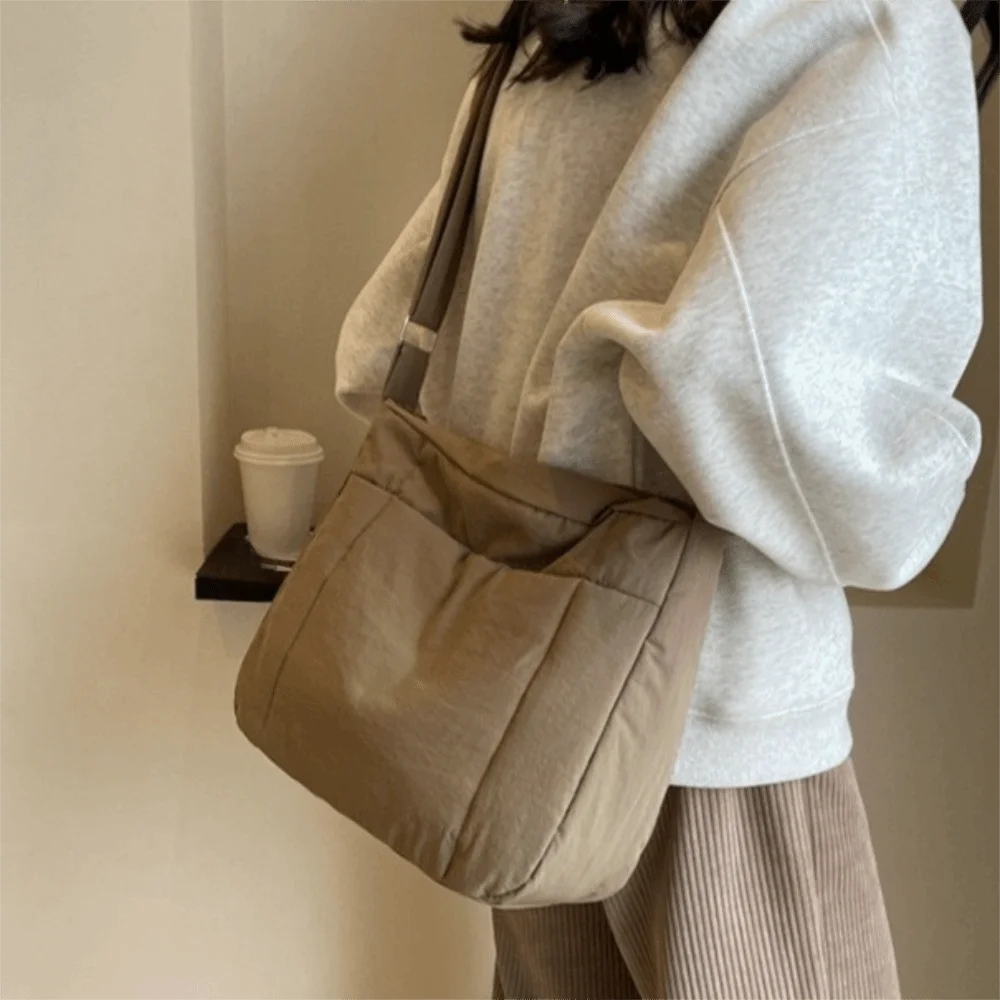 Quilted Down Cotton Shoulder Bag Korean Style Large Capacity Cotton-padded Crossbody Bag Space Cotton Lightweight Nylon Handbag
Quilted Down Cotton Shoulder Bag Korean Style Large Capacity Cotton-padded Crossbody Bag Space Cotton Lightweight Nylon Handbag