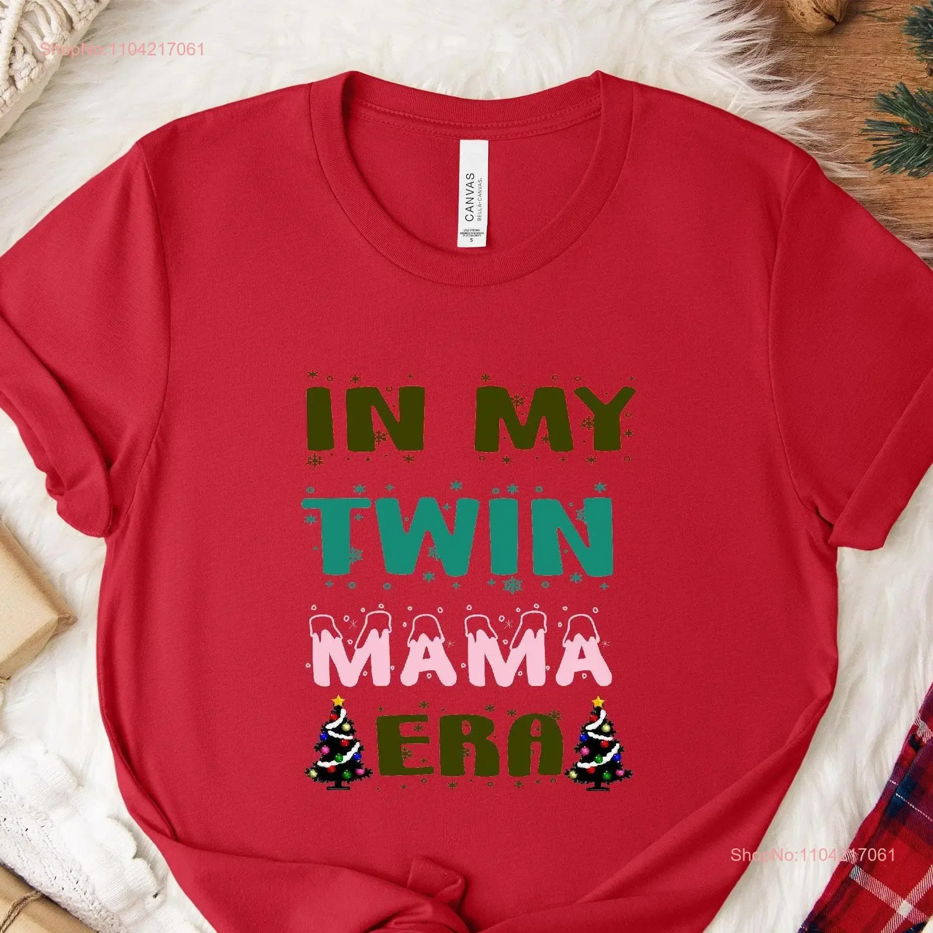 Рождественская футболка In My Twin Mama Era, очаровательная праздничная футболка для мам, идеальные праздники, винтажные семейные торжества для мам
Рождественская футболка In My Twin Mama Era, очаровательная праздничная футболка для мам, идеальные праздники, винтажные семейные торжества для мам