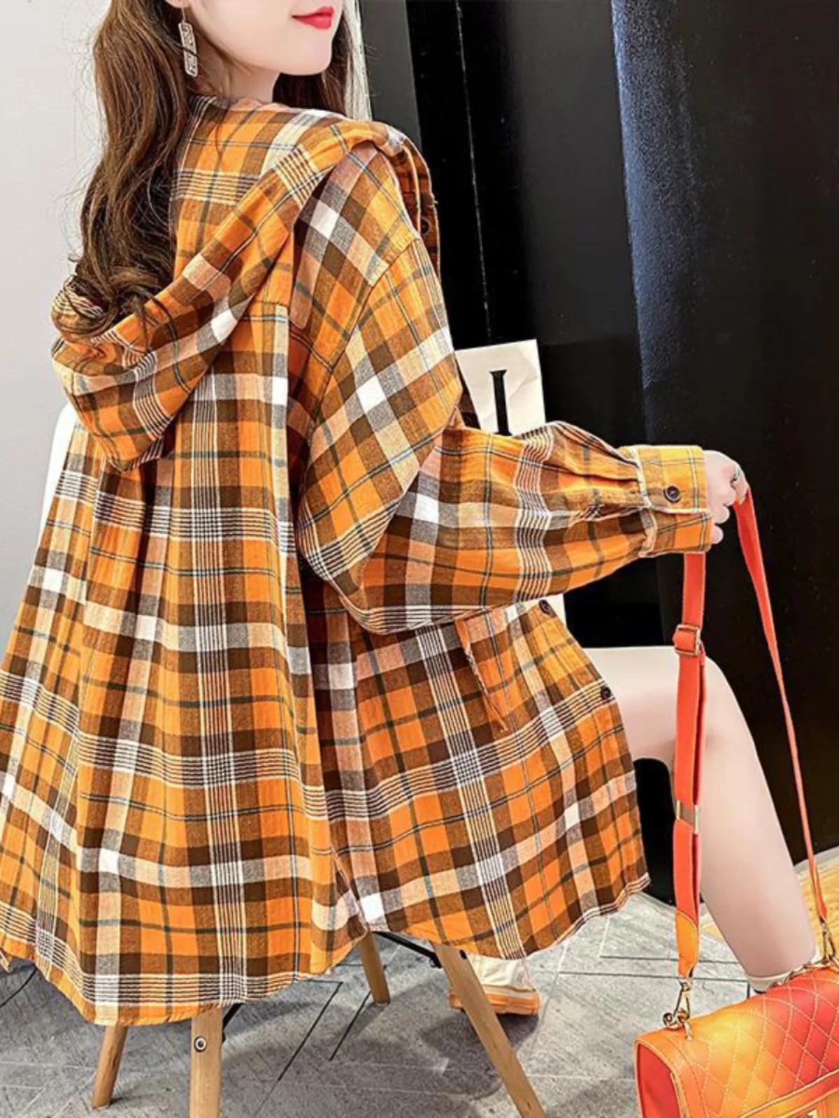 Повседневная клетчатая куртка средней длины с капюшоном, женская модная верхняя одежда, весна-осень, корейский хлопок на пуговицах Ne
Повседневная клетчатая куртка средней длины с капюшоном, женская модная верхняя одежда, весна-осень, корейский хлопок на пуговицах Ne