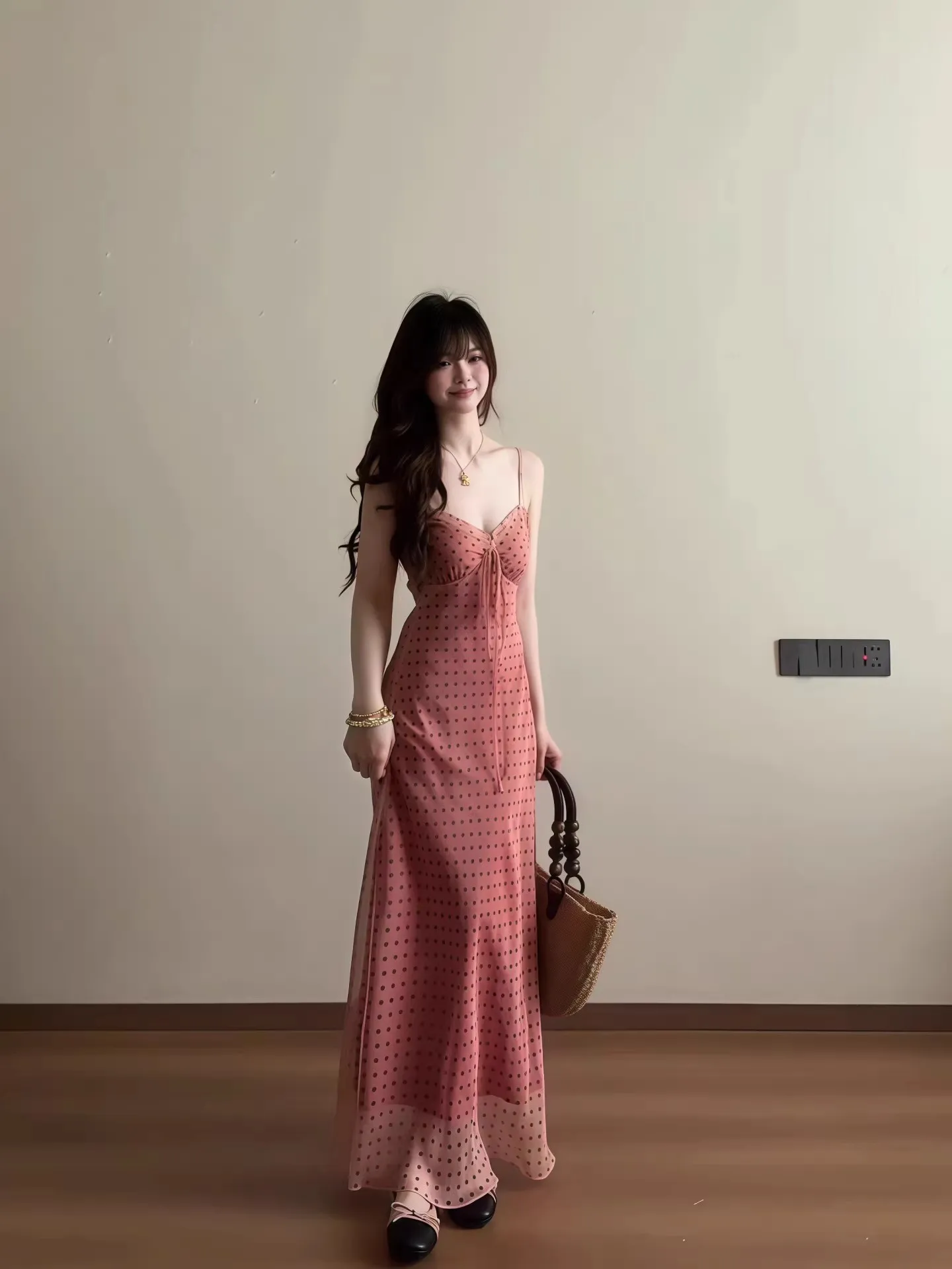 Pink Polka Dot Mesh Strap Dress Women's Summer Slimming Holiday Beach Long Dress French Style Waist Cinched No Sleeve Dress
Pink Polka Dot Mesh Strap Dress Women's Summer Slimming Holiday Beach Long Dress French Style Waist Cinched No Sleeve Dress