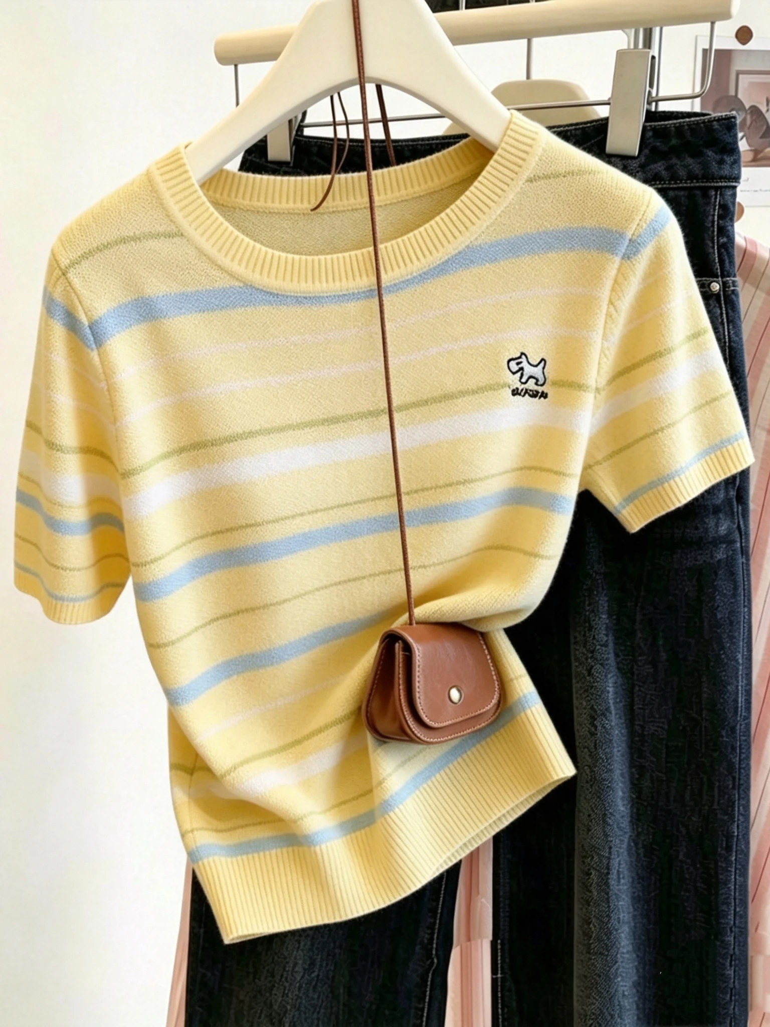 Loose Fit Ice Silk Knitted Short Sleeve T-Shirt Women's plus Size Korean Style round Neck Striped Top Breathable Summer Slimming
Loose Fit Ice Silk Knitted Short Sleeve T-Shirt Women's plus Size Korean Style round Neck Striped Top Breathable Summer Slimming