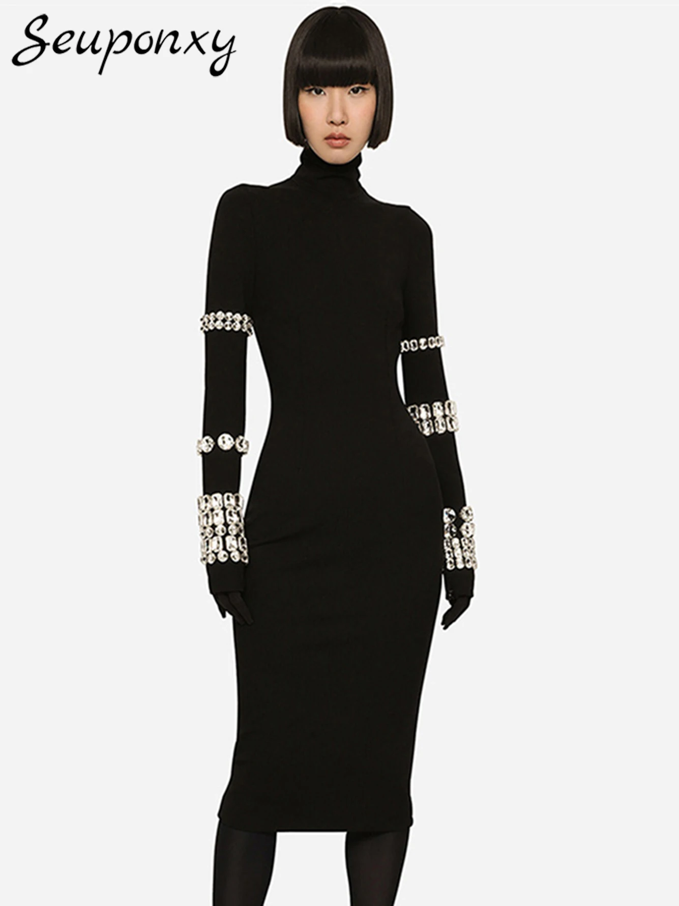 High Quality 2023 Autumn Women's Black Bandage Dress Sexy High Neck Long Sleeve Luxury Crystal Elegant Evening Party Midi Dress
High Quality 2023 Autumn Women's Black Bandage Dress Sexy High Neck Long Sleeve Luxury Crystal Elegant Evening Party Midi Dress