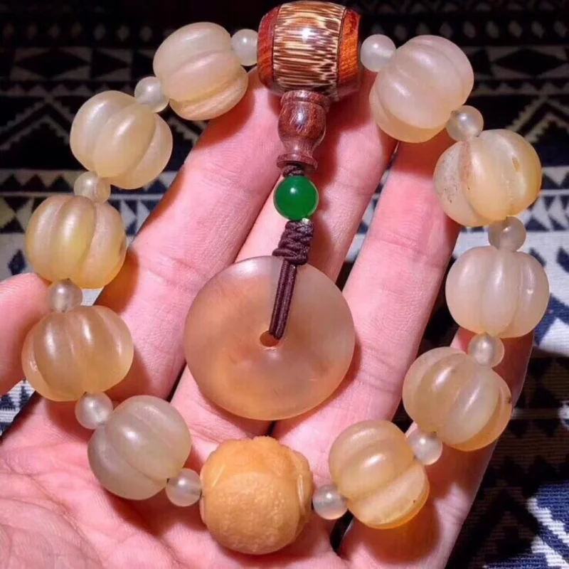 16mm pumpkin beads, paired with golden bamboo connectors, weathered Bodhi root lotus pods, horn peace buckles, etc
16mm pumpkin beads, paired with golden bamboo connectors, weathered Bodhi root lotus pods, horn peace buckles, etc