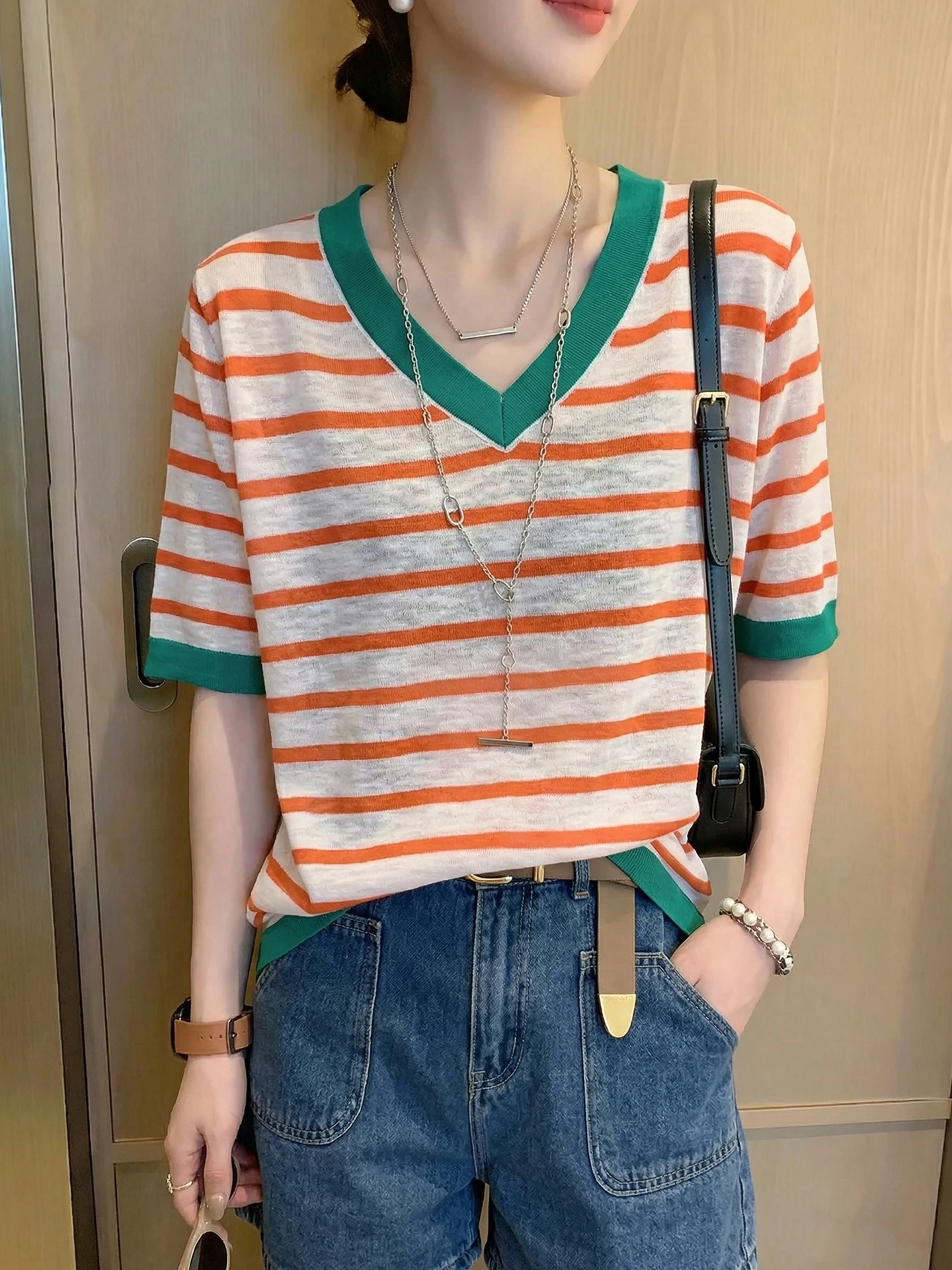 Laid-back Style Loose Striped V-neck Short Sleeve Knitted Shirt Elegant Soft Age-defying Summer Versatile Small Shirt
Laid-back Style Loose Striped V-neck Short Sleeve Knitted Shirt Elegant Soft Age-defying Summer Versatile Small Shirt