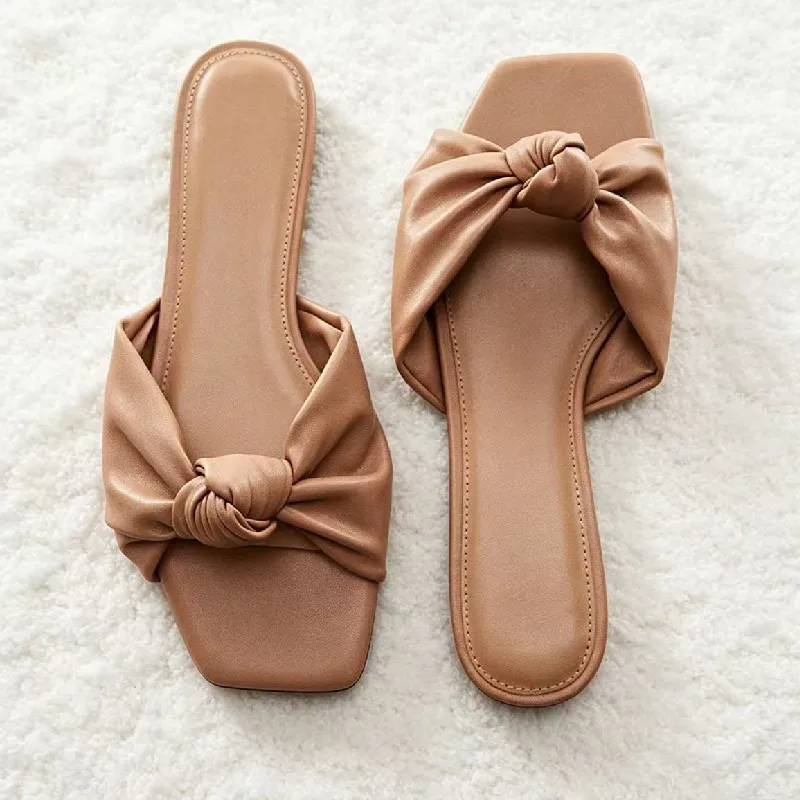 High Quality Soft Leather Pu Women's Slippers Light Comfortable Flat Sandals for Ladies Summer House Sandals Beach Flip Flops
High Quality Soft Leather Pu Women's Slippers Light Comfortable Flat Sandals for Ladies Summer House Sandals Beach Flip Flops