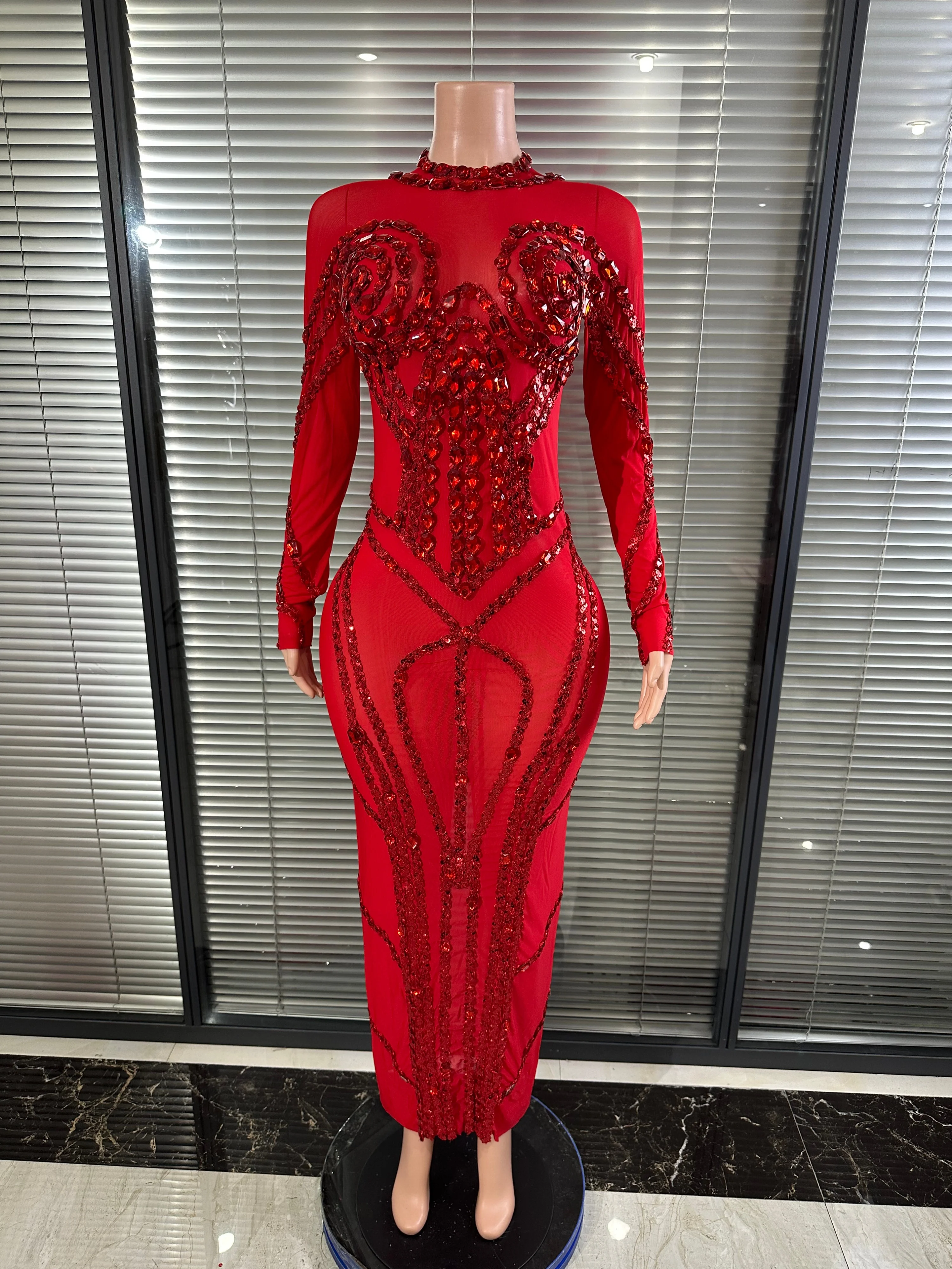 Glamorous Red Sheer Mesh Rhinestone Dress Women Sexy High Neck Long Sleeve Bodycon Evening Singer Stage Performance Gown
Glamorous Red Sheer Mesh Rhinestone Dress Women Sexy High Neck Long Sleeve Bodycon Evening Singer Stage Performance Gown