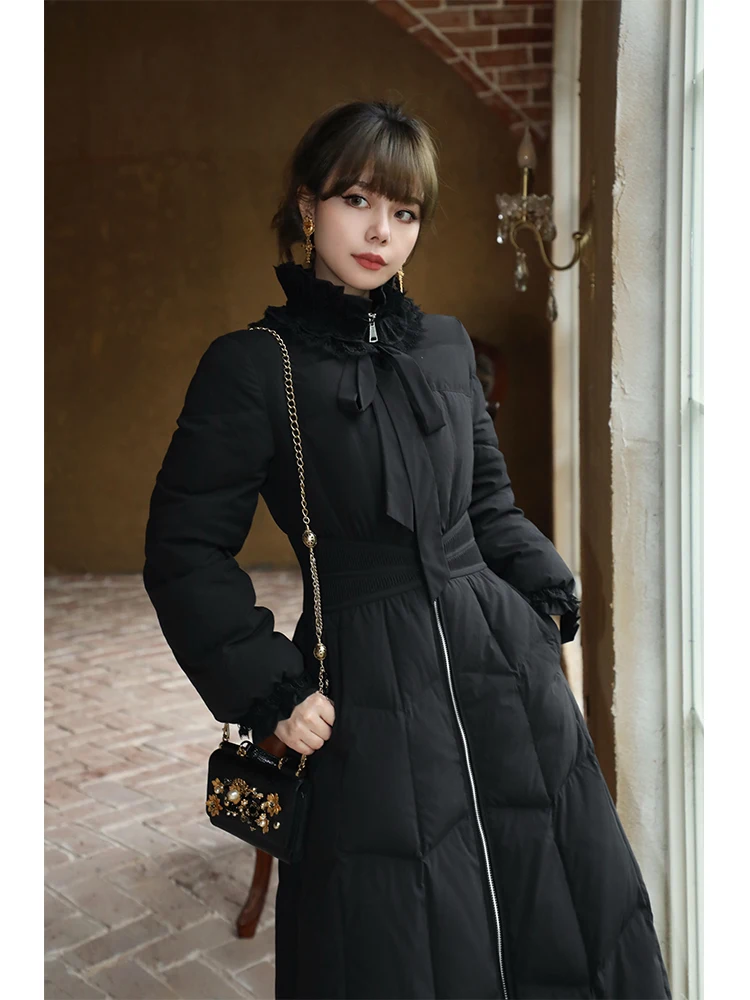 Женское длинное пуховое пальто Ele Long Bla с поясом, капюшоном, модным бантом и воротником-стойкой, легкое, зимнее, из утиного пуха
Женское длинное пуховое пальто Ele Long Bla с поясом, капюшоном, модным бантом и воротником-стойкой, легкое, зимнее, из утиного пуха