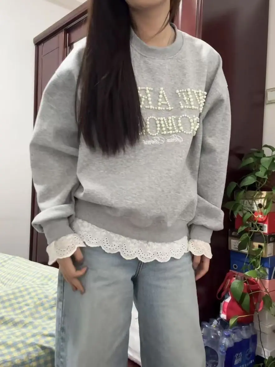 Gagarich Fashion Korean Pearl Round Neck Hoodie Women 2025 New Design Sense Niche Item Fake Two Piece Retro Patchwork Lace Top
Gagarich Fashion Korean Pearl Round Neck Hoodie Women 2025 New Design Sense Niche Item Fake Two Piece Retro Patchwork Lace Top