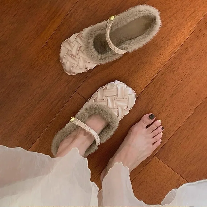 New Flat Sole Single Shoes, Hairy Shoes with Velvet and A Straight Ribbon for Warmth, Silk and Satin, Mueller Shoes for Women
New Flat Sole Single Shoes, Hairy Shoes with Velvet and A Straight Ribbon for Warmth, Silk and Satin, Mueller Shoes for Women