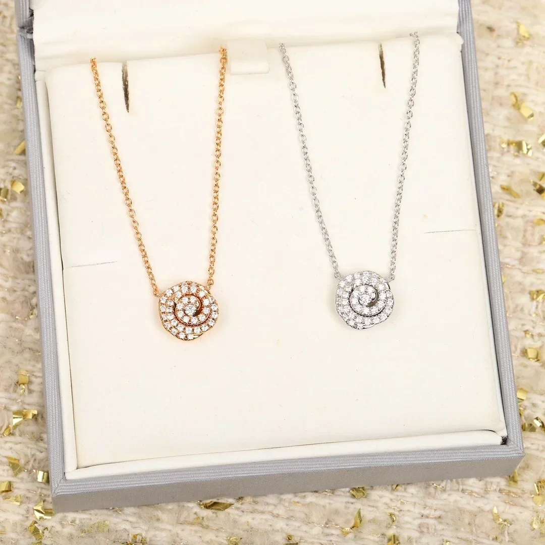Europe America Brand Fine Jewelry 925 Silver Rose Gold Diamond Rose Necklace Women Top Quality Designer Trendy
Europe America Brand Fine Jewelry 925 Silver Rose Gold Diamond Rose Necklace Women Top Quality Designer Trendy