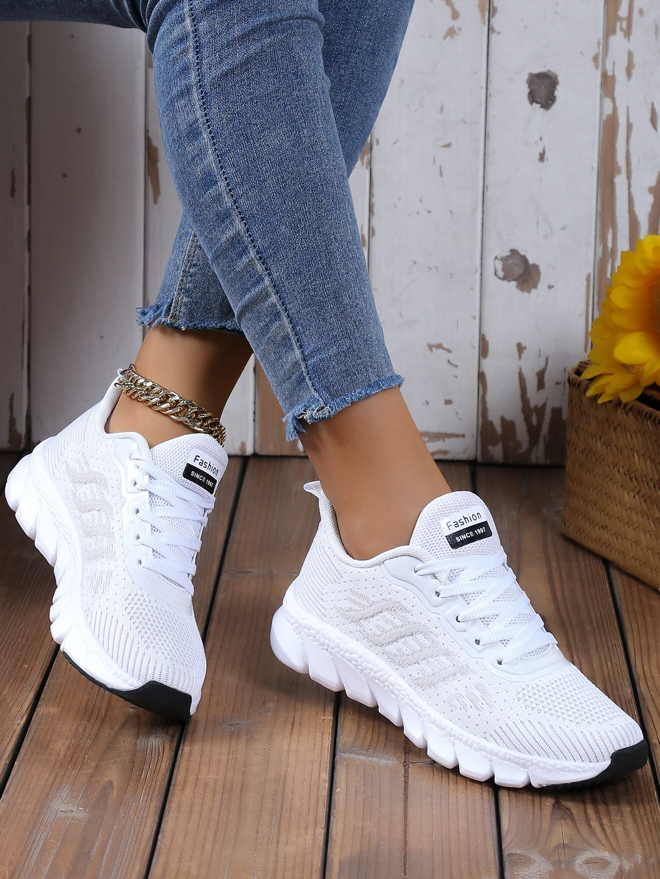 Women's lightweight outdoor sporty striped letter printed fabric sneakers
Women's lightweight outdoor sporty striped letter printed fabric sneakers