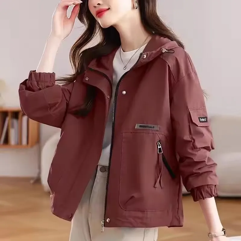 Hooded Short Windbreaker Jackets Female 2025Spring Autumn New Trench Coat Women Fashion Casual Outerwear Large Size Overcoat Top
Hooded Short Windbreaker Jackets Female 2025Spring Autumn New Trench Coat Women Fashion Casual Outerwear Large Size Overcoat Top