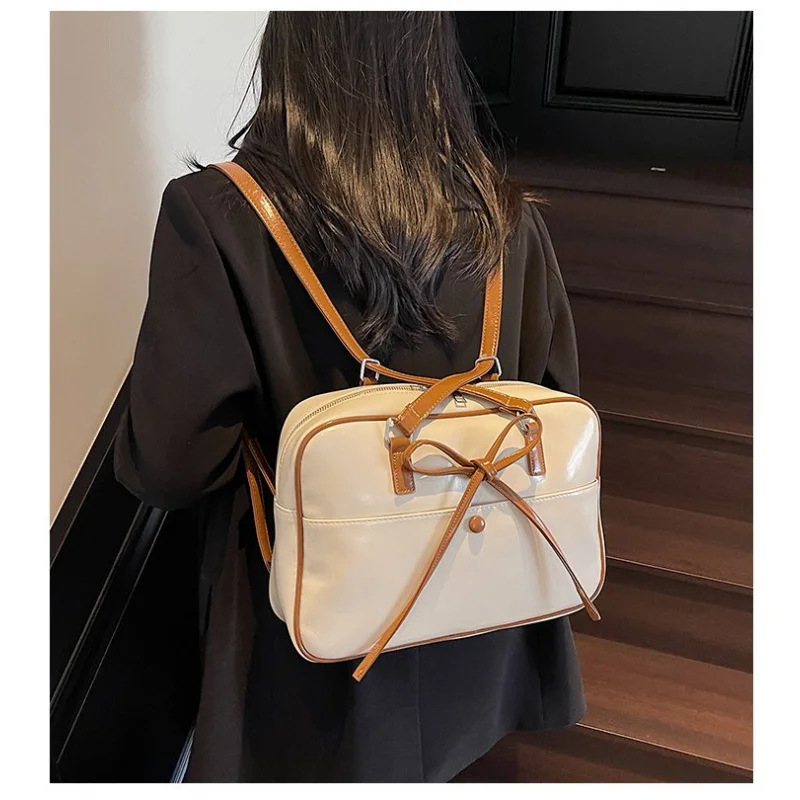 Deluxe Ladies Handbag Made Of Curve-Printed Leather Boasting Trendy Paris Vintage Commuter Spacious Modern Style
Deluxe Ladies Handbag Made Of Curve-Printed Leather Boasting Trendy Paris Vintage Commuter Spacious Modern Style