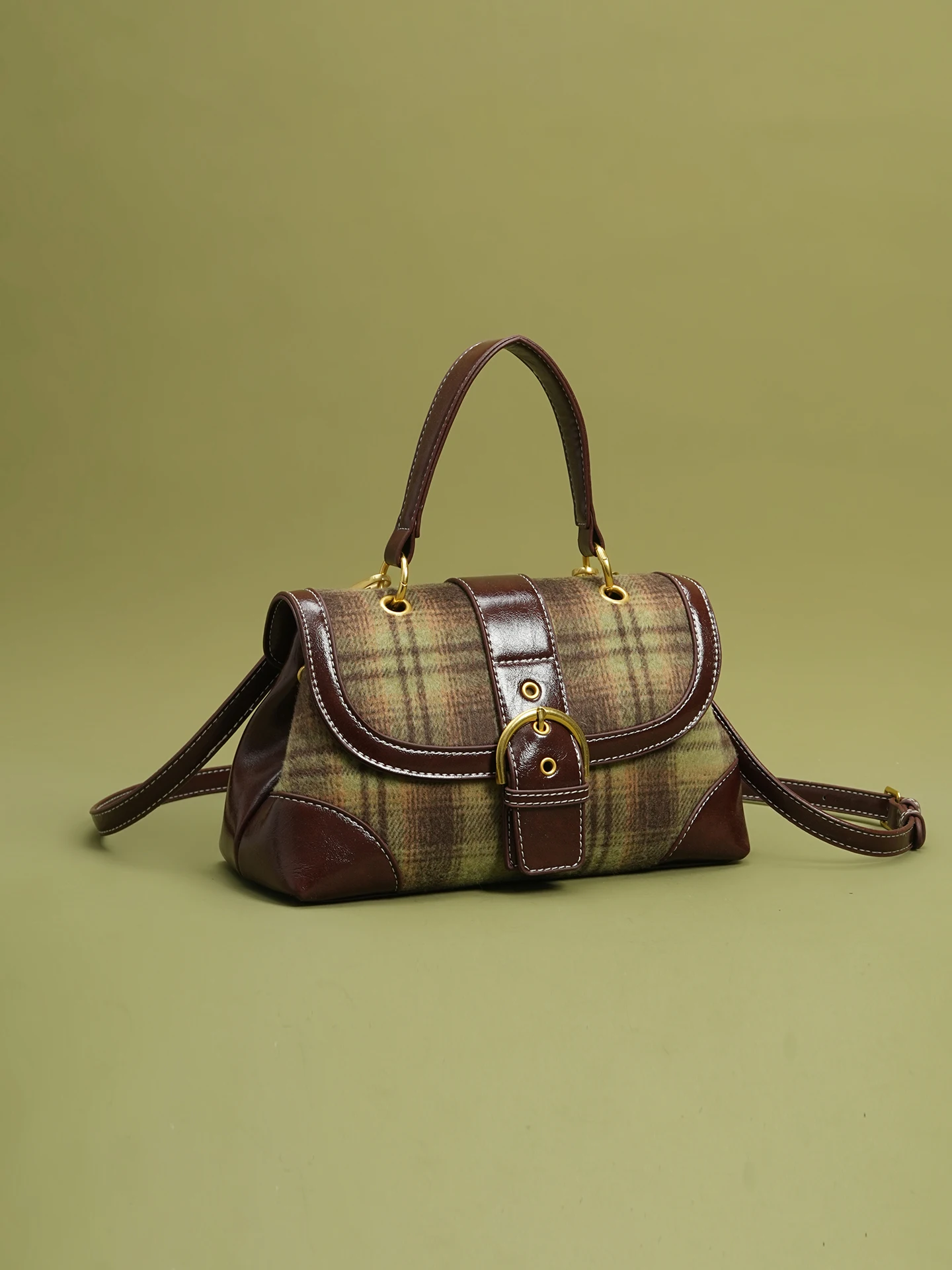 Retro Matte Suede Women's Bag Versatile Crossbody Buet Handbag Autumn New Casual Simple Large Capacity Commute Women's Tote Bags
Retro Matte Suede Women's Bag Versatile Crossbody Buet Handbag Autumn New Casual Simple Large Capacity Commute Women's Tote Bags