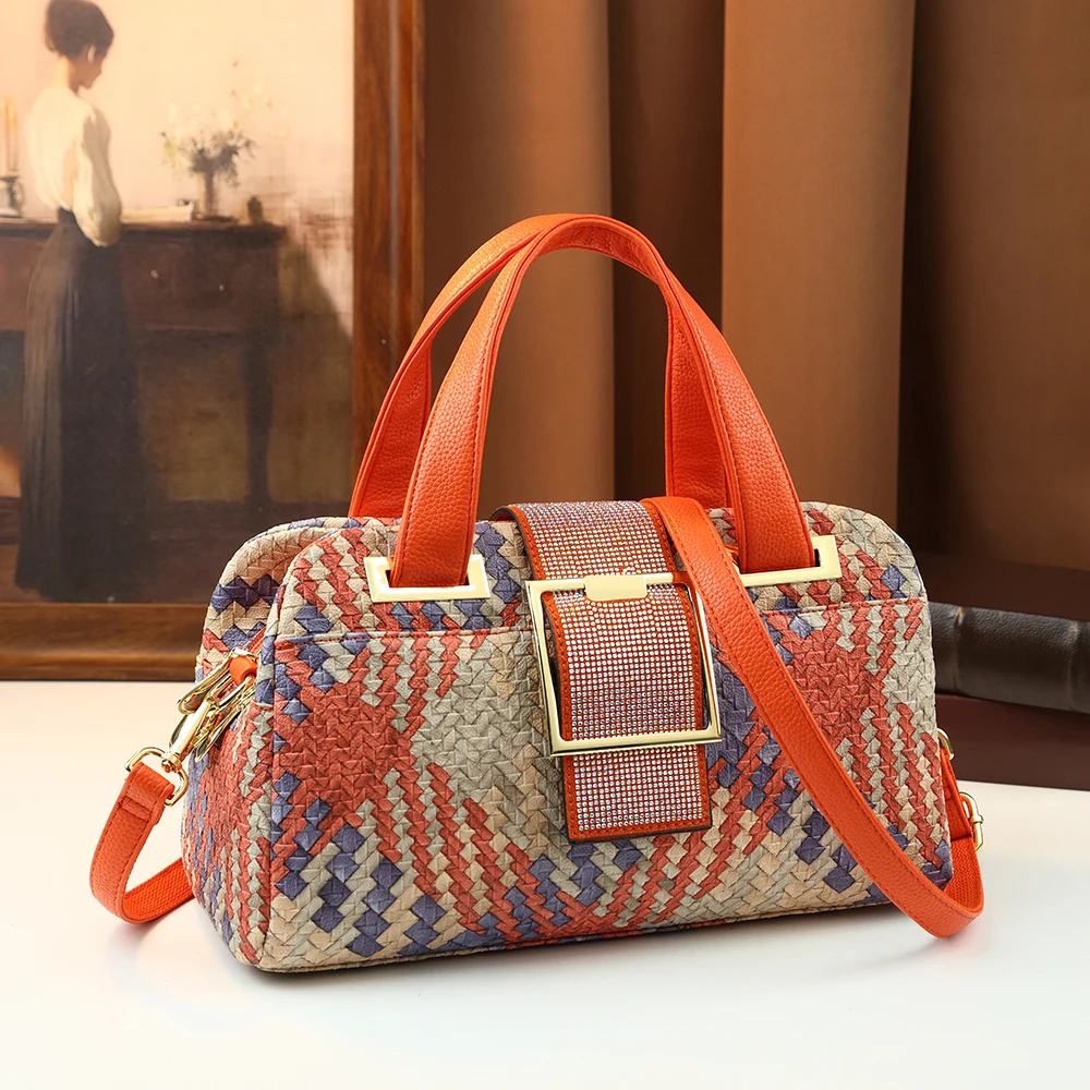 2026 New Luxury Designer Woven Handbags for Women Rhinestone Square Buckle Braided Tote Bag Vintage Retro Shoulder Bag Lady
2026 New Luxury Designer Woven Handbags for Women Rhinestone Square Buckle Braided Tote Bag Vintage Retro Shoulder Bag Lady
