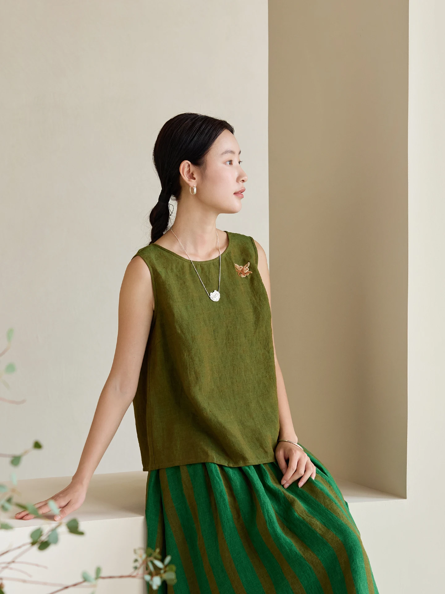 Classic round Ne A-Line Embroidered Linen Top by Song Jun 00 Colors Woven Chinese Sle Women's Loose Fit Vest Summer
Classic round Ne A-Line Embroidered Linen Top by Song Jun 00 Colors Woven Chinese Sle Women's Loose Fit Vest Summer