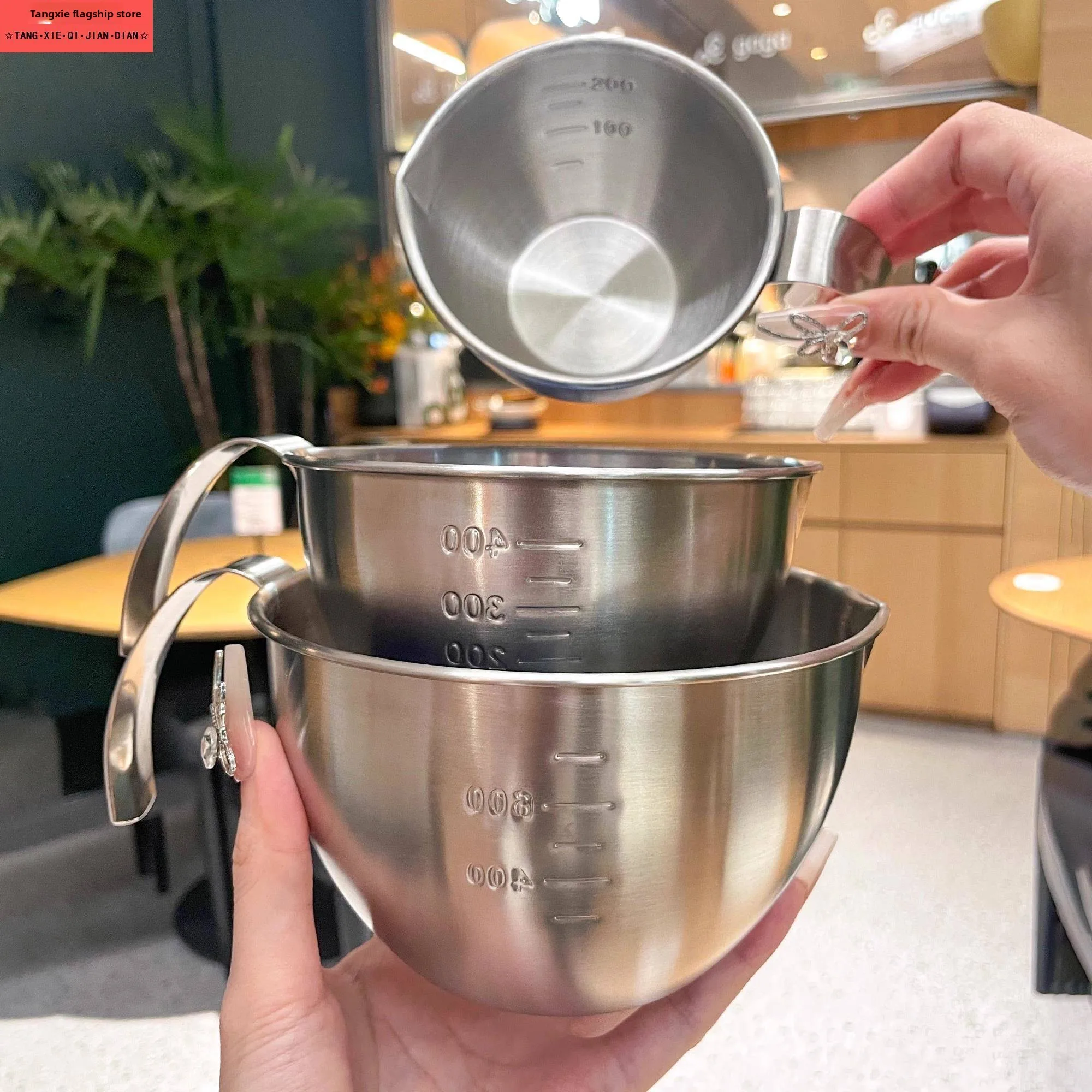 Кухонная миска из нержавеющей стали Thiened с ручкой для взбивания салата и яиц, круглая специальная миска для выпечки мавпа с Sc
Кухонная миска из нержавеющей стали Thiened с ручкой для взбивания салата и яиц, круглая специальная миска для выпечки мавпа с Sc